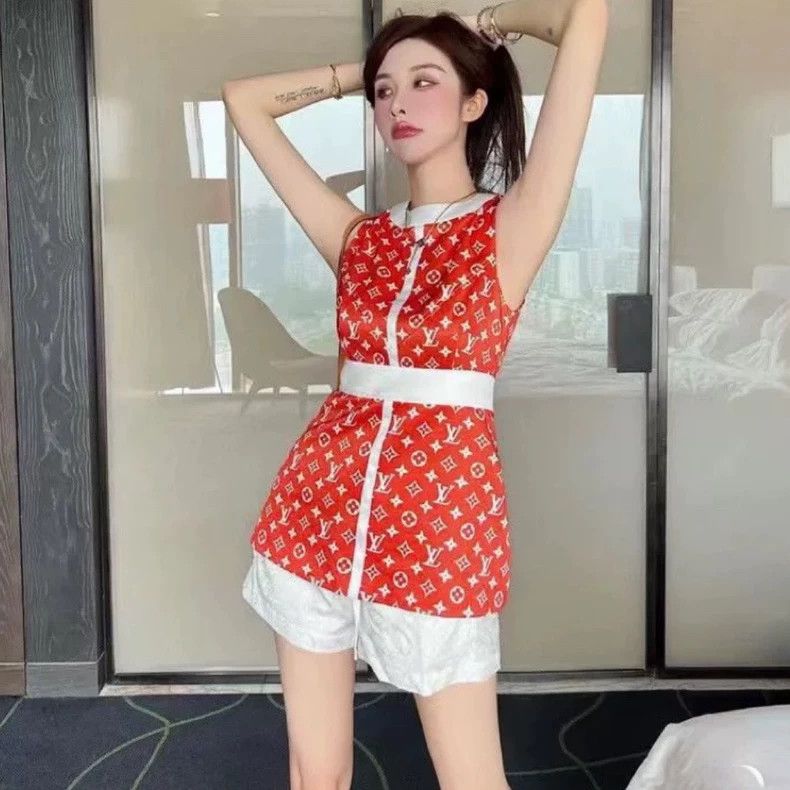 Louis Vuitton Louis Vuitton Red Logo Sleeveless Top Size US S / EU 44-46 / 1 - 9 Thumbnail