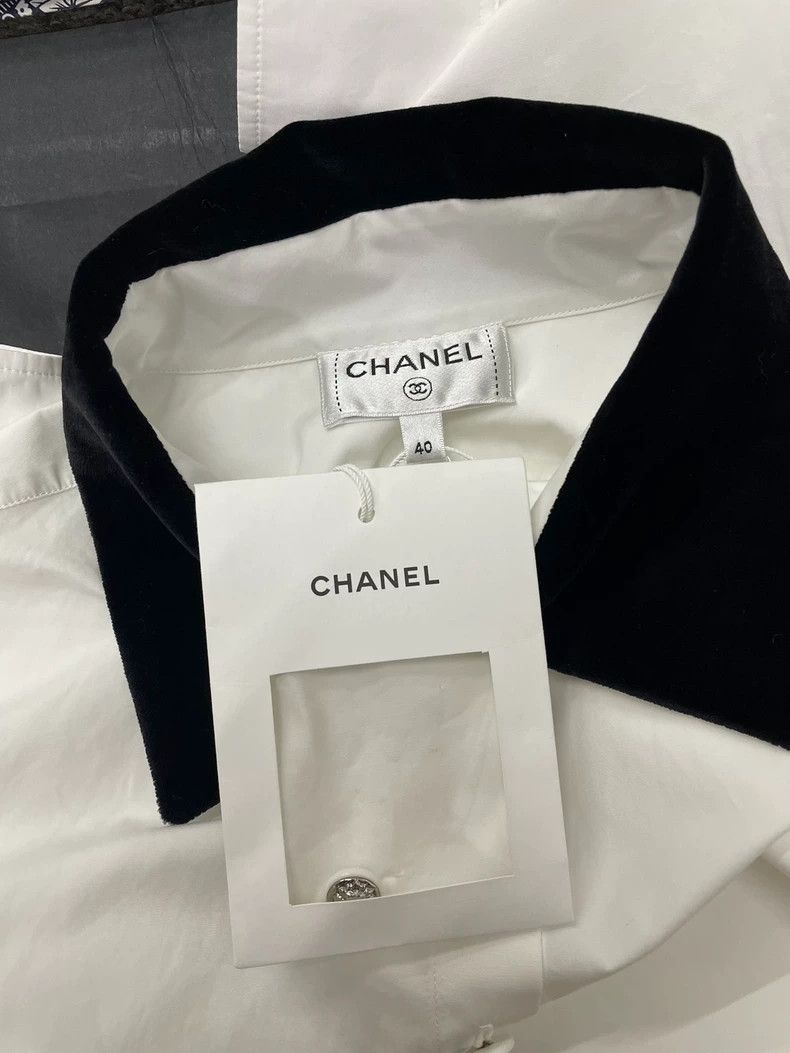 Chanel Chanel White Shirt Black Velvet Collar Size US M / EU 48-50 / 2 - 4 Thumbnail