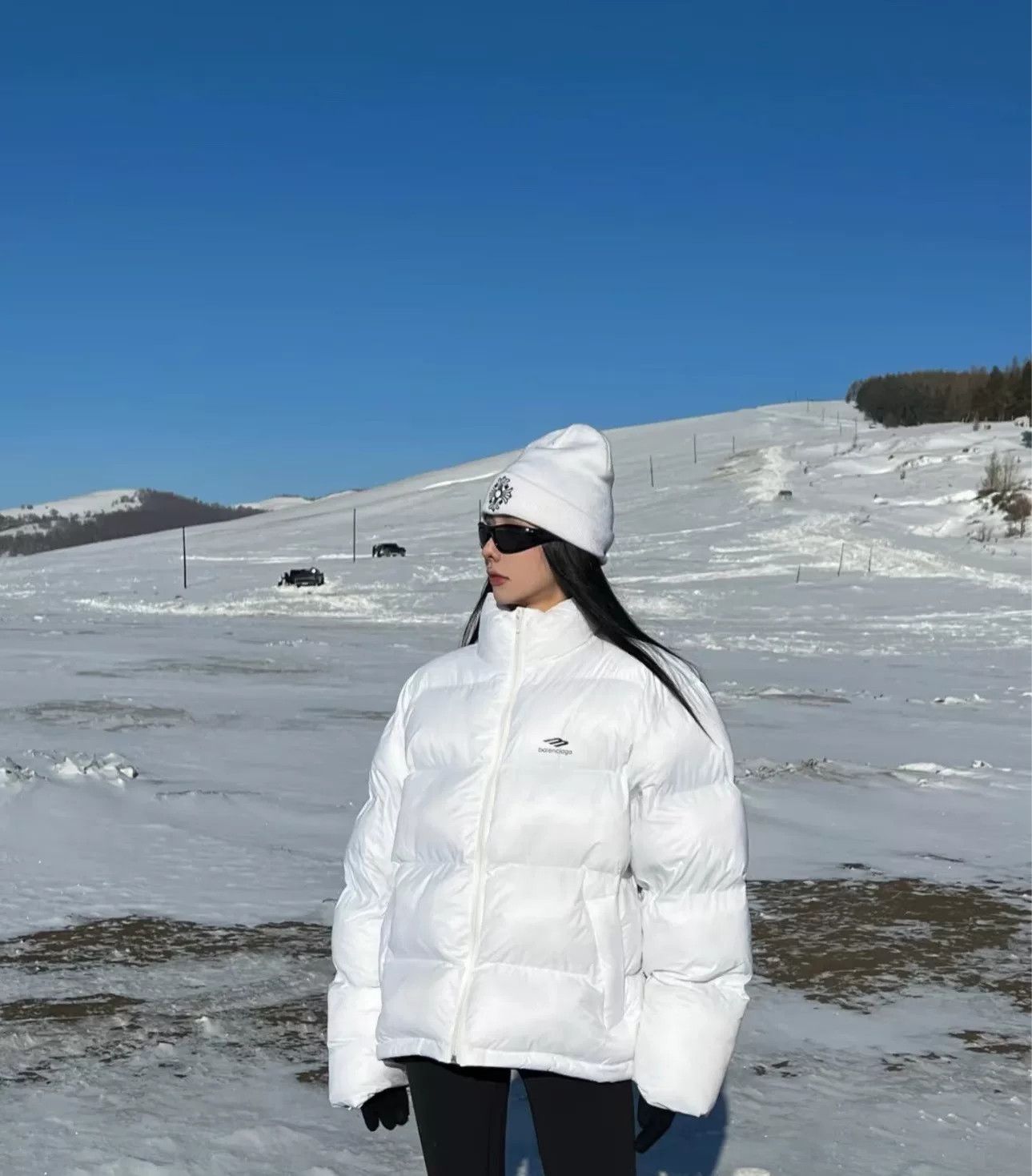 Balenciaga Balenciaga Unisex White Down Jacket Size US L / EU 52-54 / 3 - 5 Thumbnail