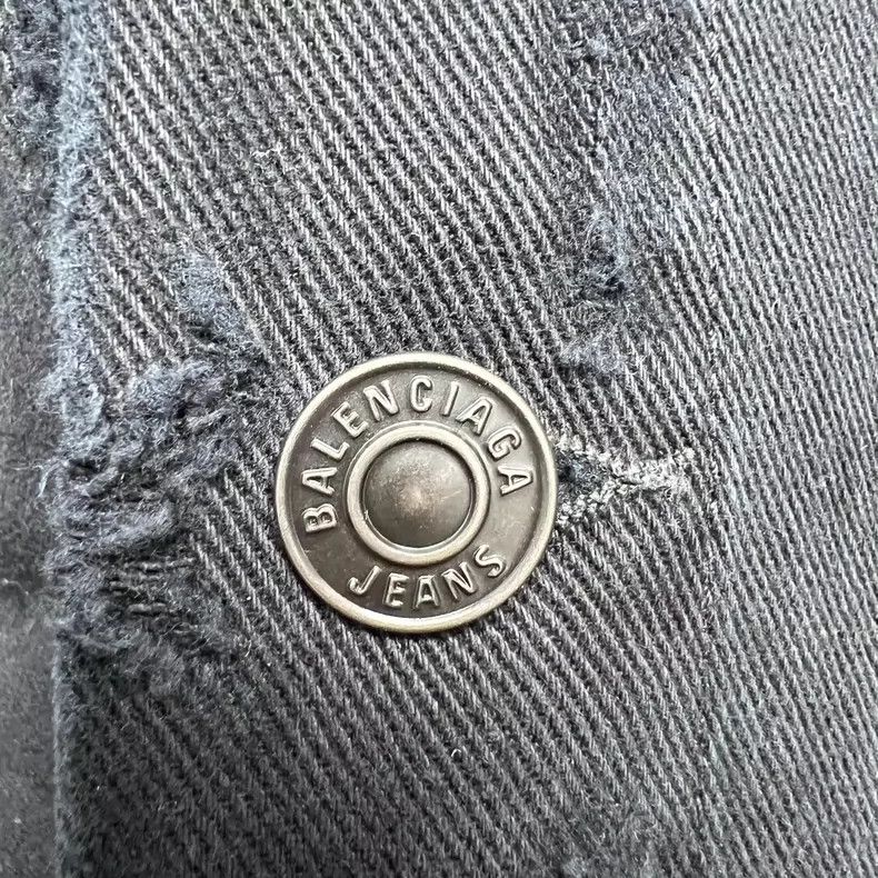 Balenciaga Balenciaga Distressed Denim Jacket Size US M / EU 48-50 / 2 - 8 Thumbnail
