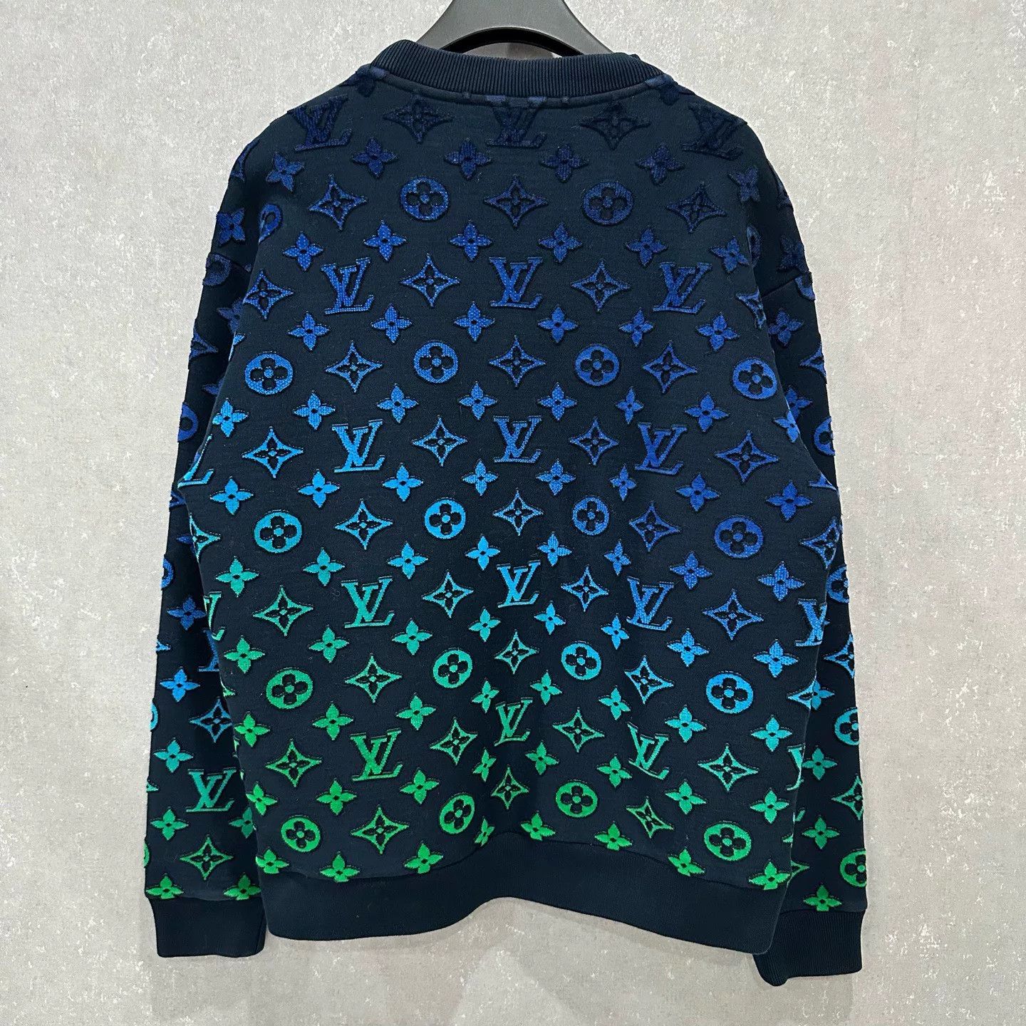 Louis Vuitton Louis Vuitton Gradient Flocked Sweatshirt Size US M / EU 48-50 / 2 - 2 Thumbnail