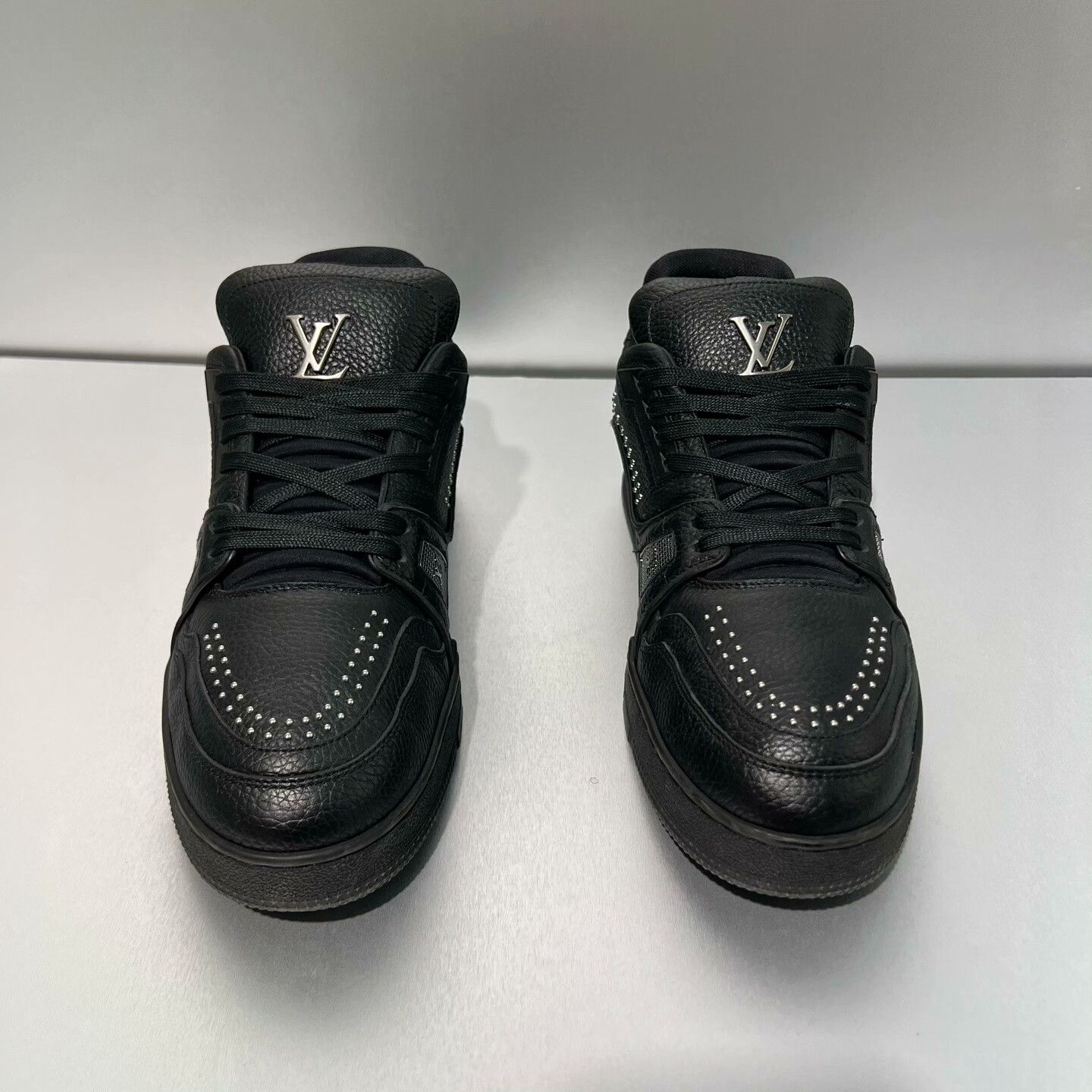 Louis Vuitton Louis Vuitton Rivet Trainer Sneakers Size US 9 / EU 42 - 2 Thumbnail