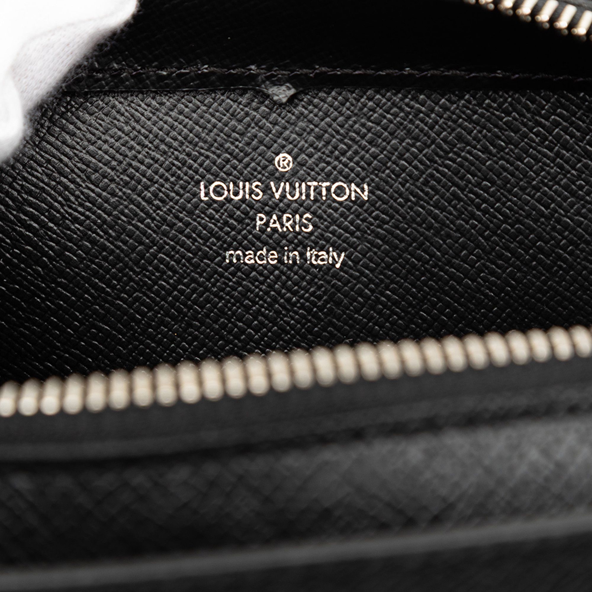 Louis Vuitton Taiga Pochette Baikal