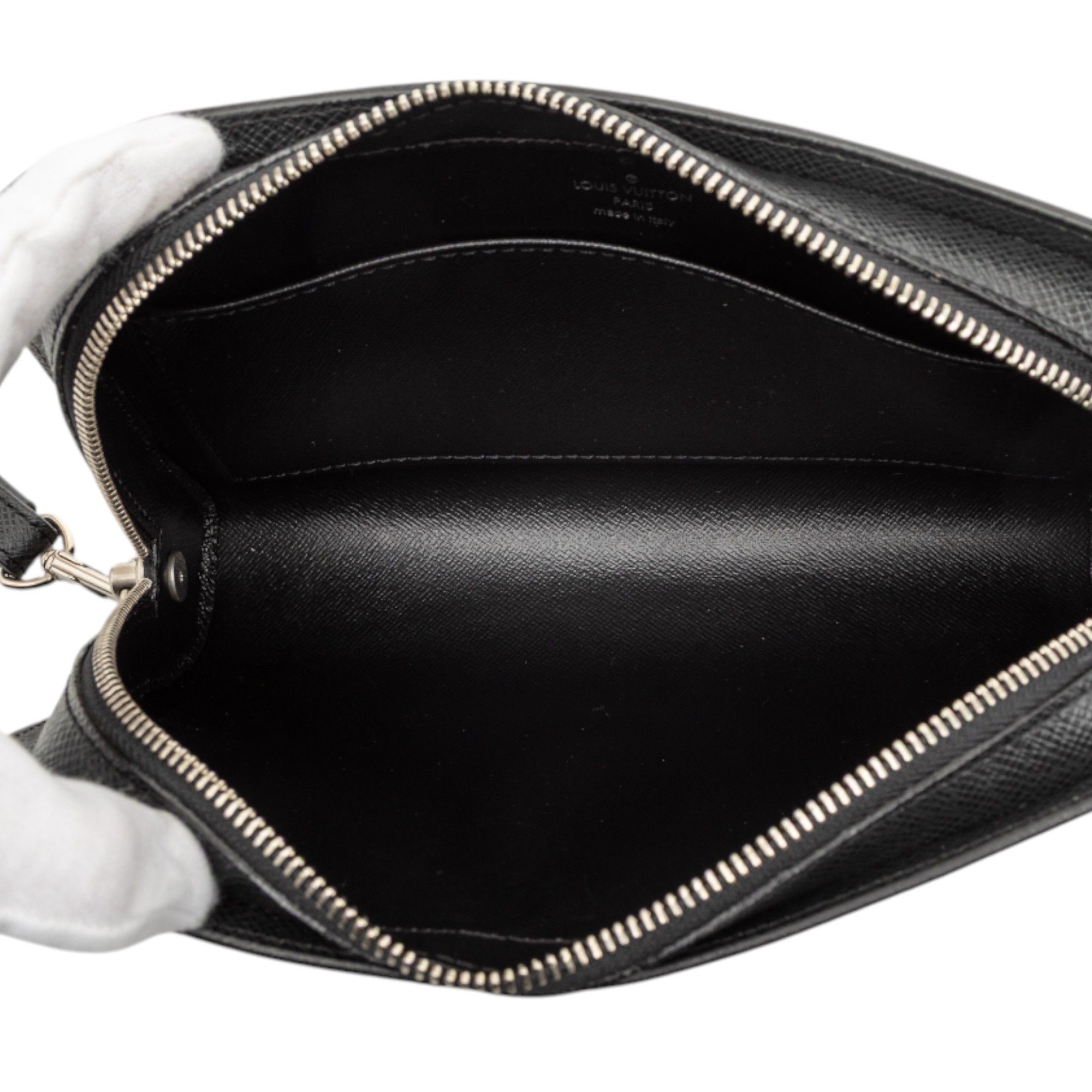 Louis Vuitton Taiga Pochette Baikal