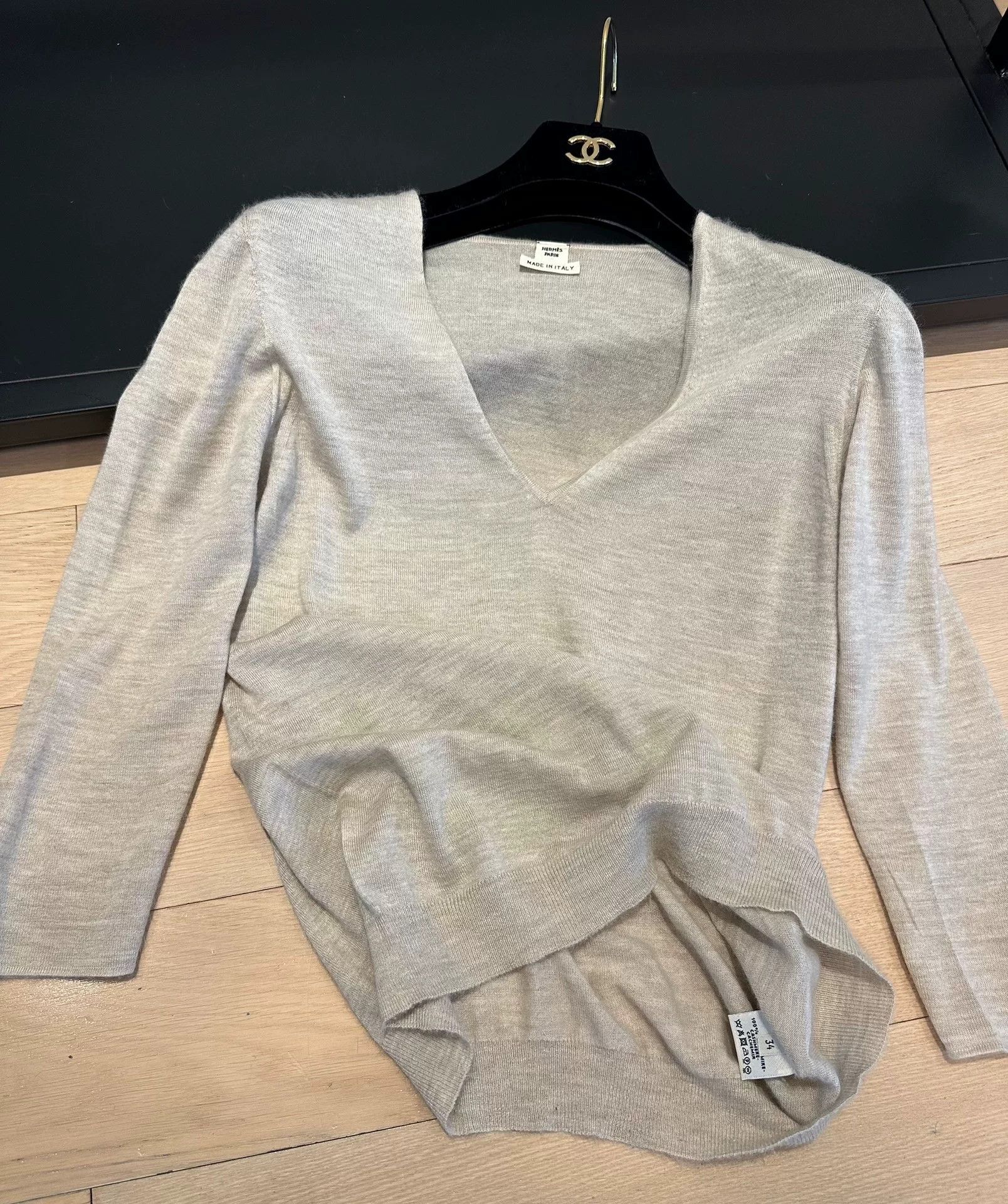 Hermes Hermes 100% Cashmere V-Neck Sweater Size US M / EU 48-50 / 2 - 6 Thumbnail