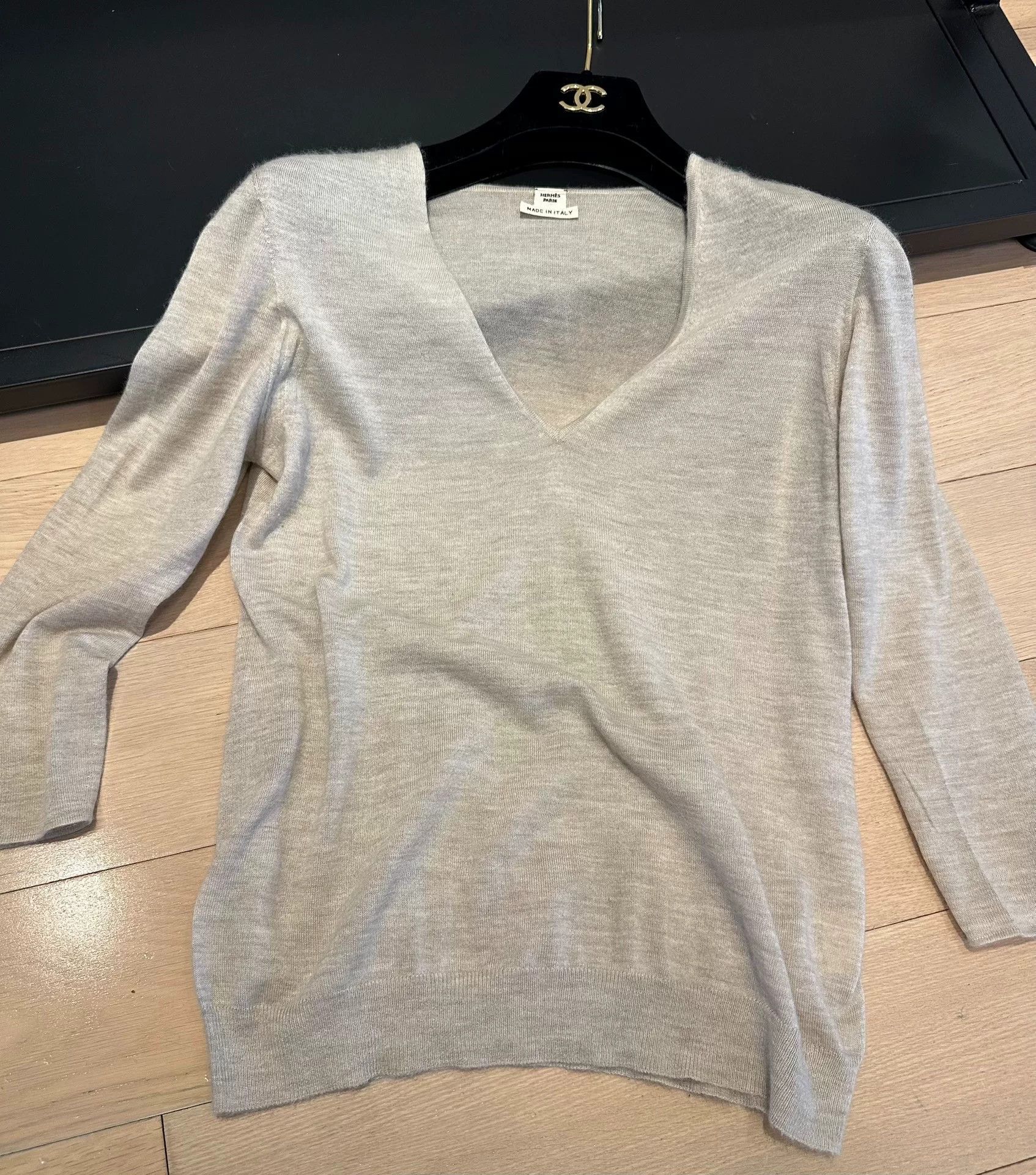 Hermes Hermes 100% Cashmere V-Neck Sweater Size US M / EU 48-50 / 2 - 3 Thumbnail