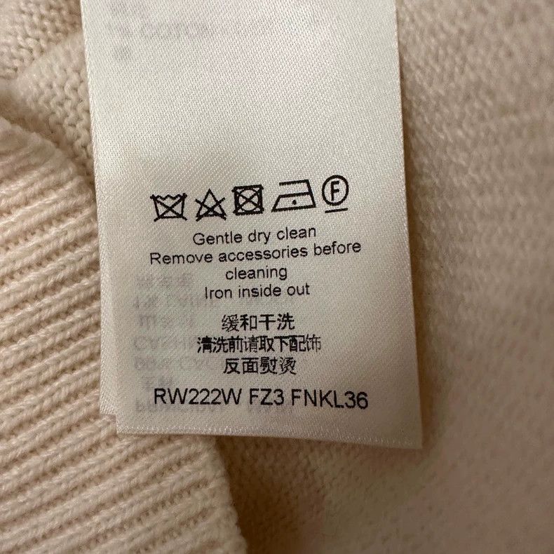 Louis Vuitton Louis Vuitton Cream Badge Cashmere Top Size US L / EU 52-54 / 3 - 4 Thumbnail