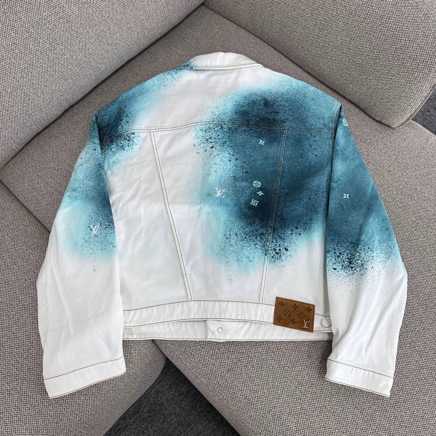 Louis Vuitton Louis Vuitton SS23 Spray Paint Denim Jacket Size US L / EU 52-54 / 3 - 2 Thumbnail
