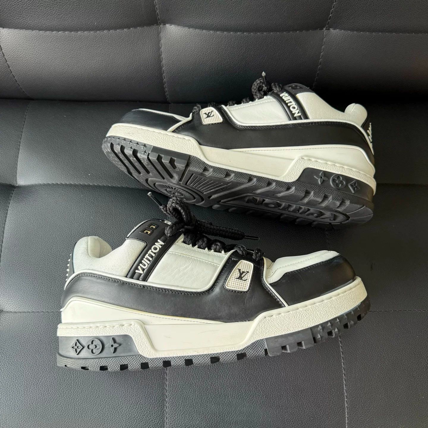 Louis Vuitton Louis Vuitton Trainer Black and White Maxi Low-Top Sneakers Size US 9 / EU 42 - 6 Thumbnail