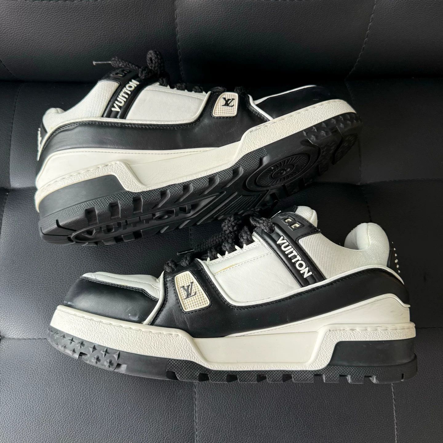 Louis Vuitton Louis Vuitton Trainer Black and White Maxi Low-Top Sneakers Size US 9 / EU 42 - 7 Thumbnail