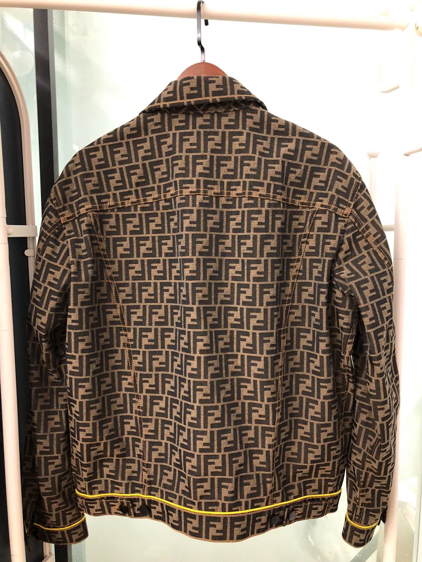 Fendi fendi printed outerwear coat size 50 Size US L / EU 52-54 / 3 - 3 Thumbnail