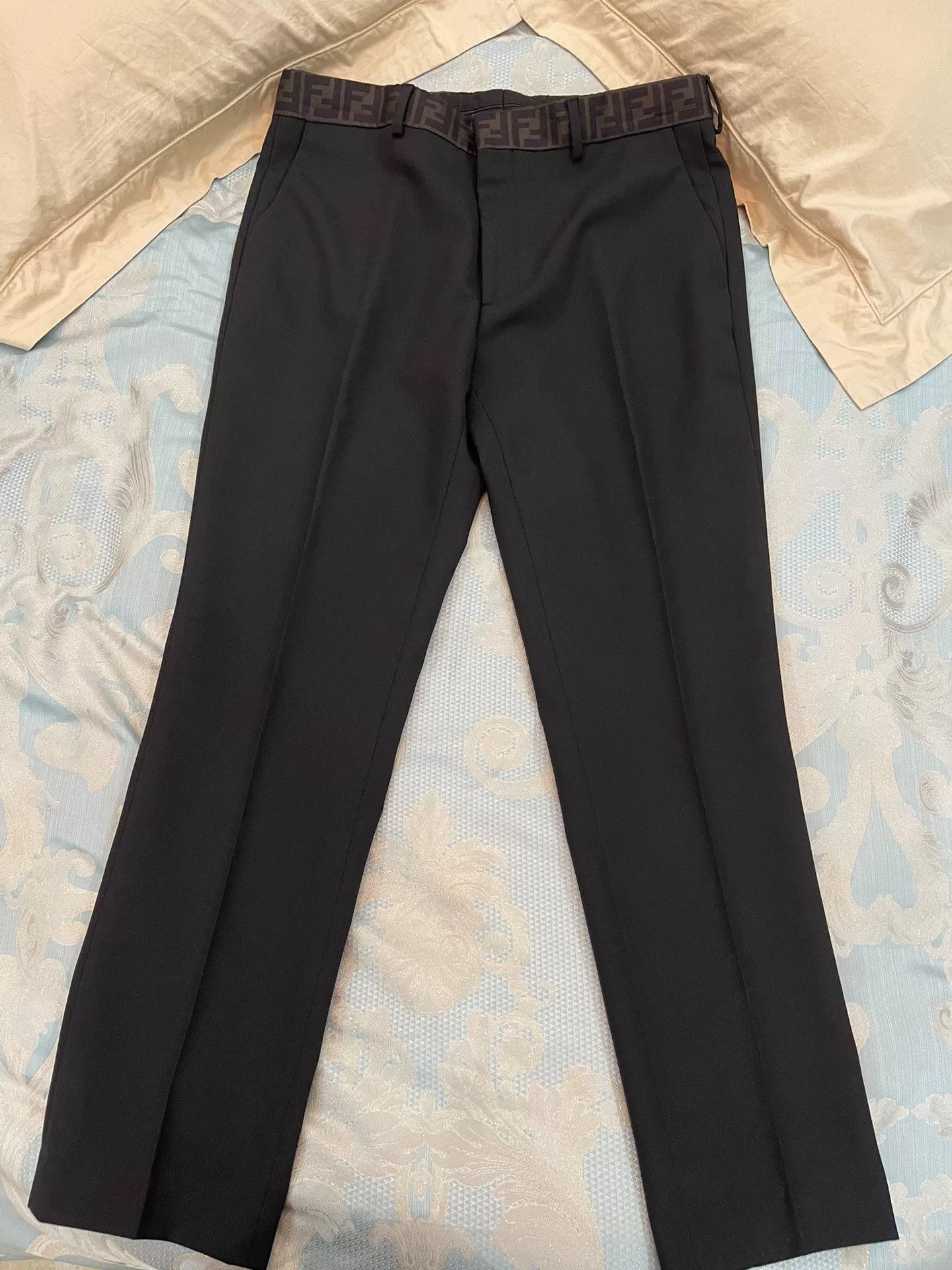Fendi fendi classic black suit with iconic print Size US L / EU 52-54 / 3 - 6 Thumbnail