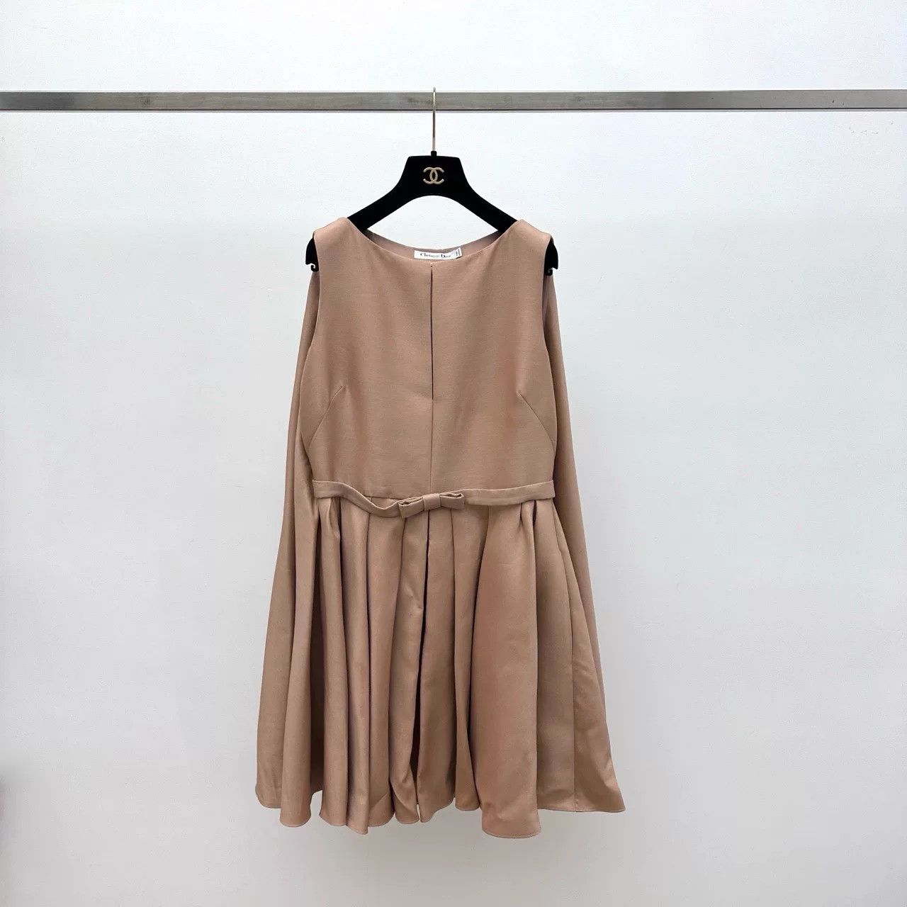 Dior new dior cape skirt size 40 Size US M / EU 48-50 / 2 - 2 Thumbnail
