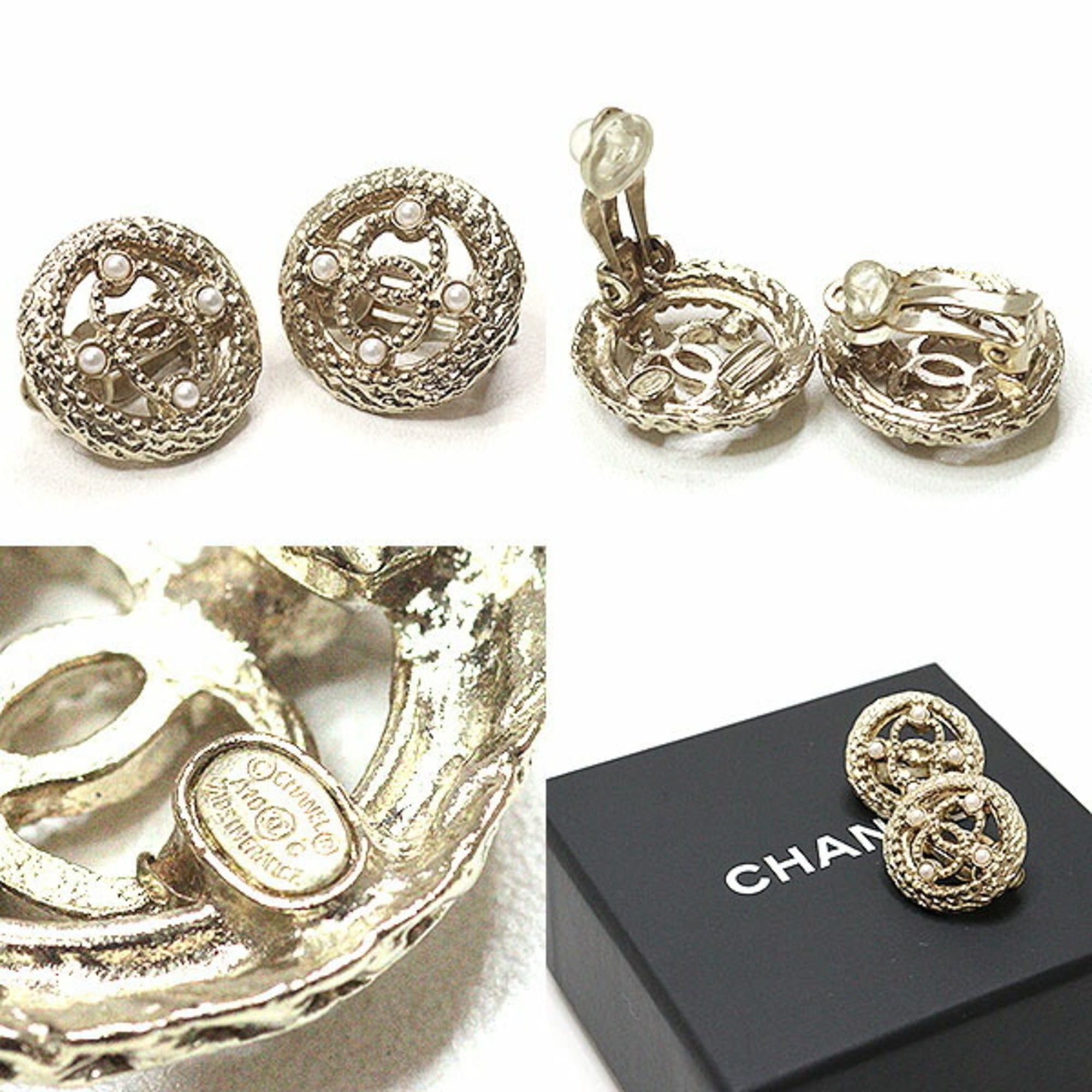 Chanel Chanel Coco Mark Earrings, Light Gold, Costume Pearl, Metal, A18C, Button Motif, Openwork, Clip-on, Like New Size ONE SIZE - 3 Thumbnail