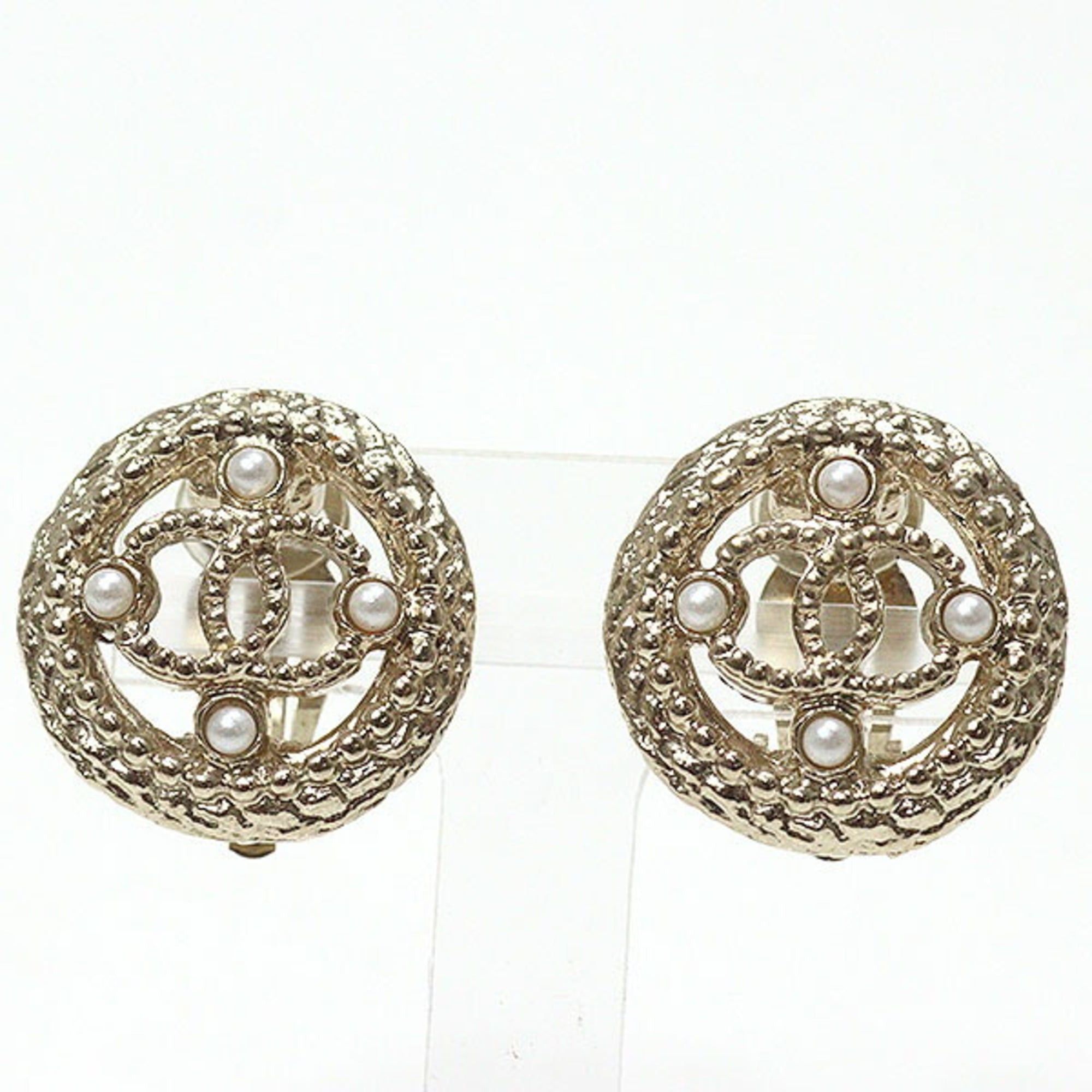 Chanel Chanel Coco Mark Earrings, Light Gold, Costume Pearl, Metal, A18C, Button Motif, Openwork, Clip-on, Like New Size ONE SIZE - 2 Thumbnail
