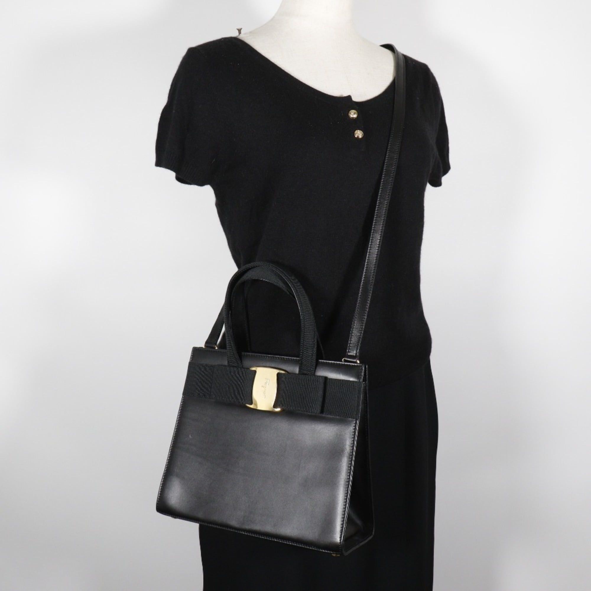 Salvatore Ferragamo Salvatore Ferragamo Vara Ribbon Handbag 2-way shoulder bag Leather Made in Italy Black Crossbody Magnetic Type Women's Size ONE SIZE - 15 Thumbnail