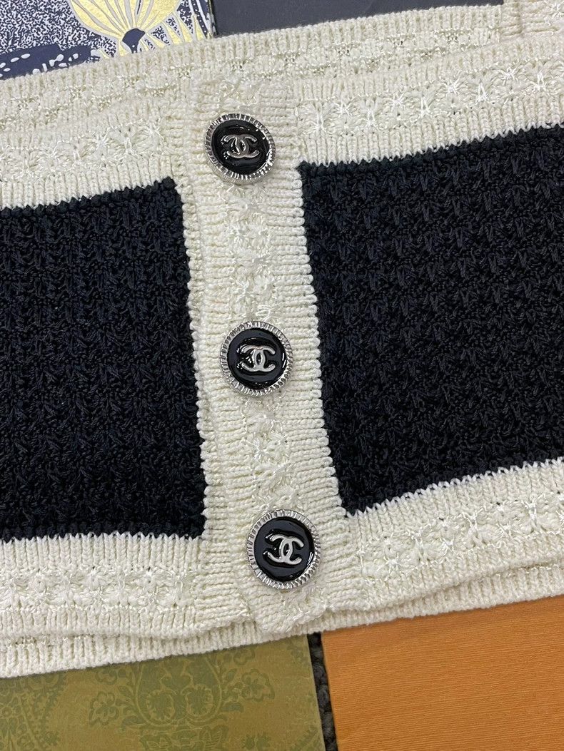Chanel Chanel 24P Knit Button Sleeveless Top Size US S / EU 44-46 / 1 - 2 Thumbnail