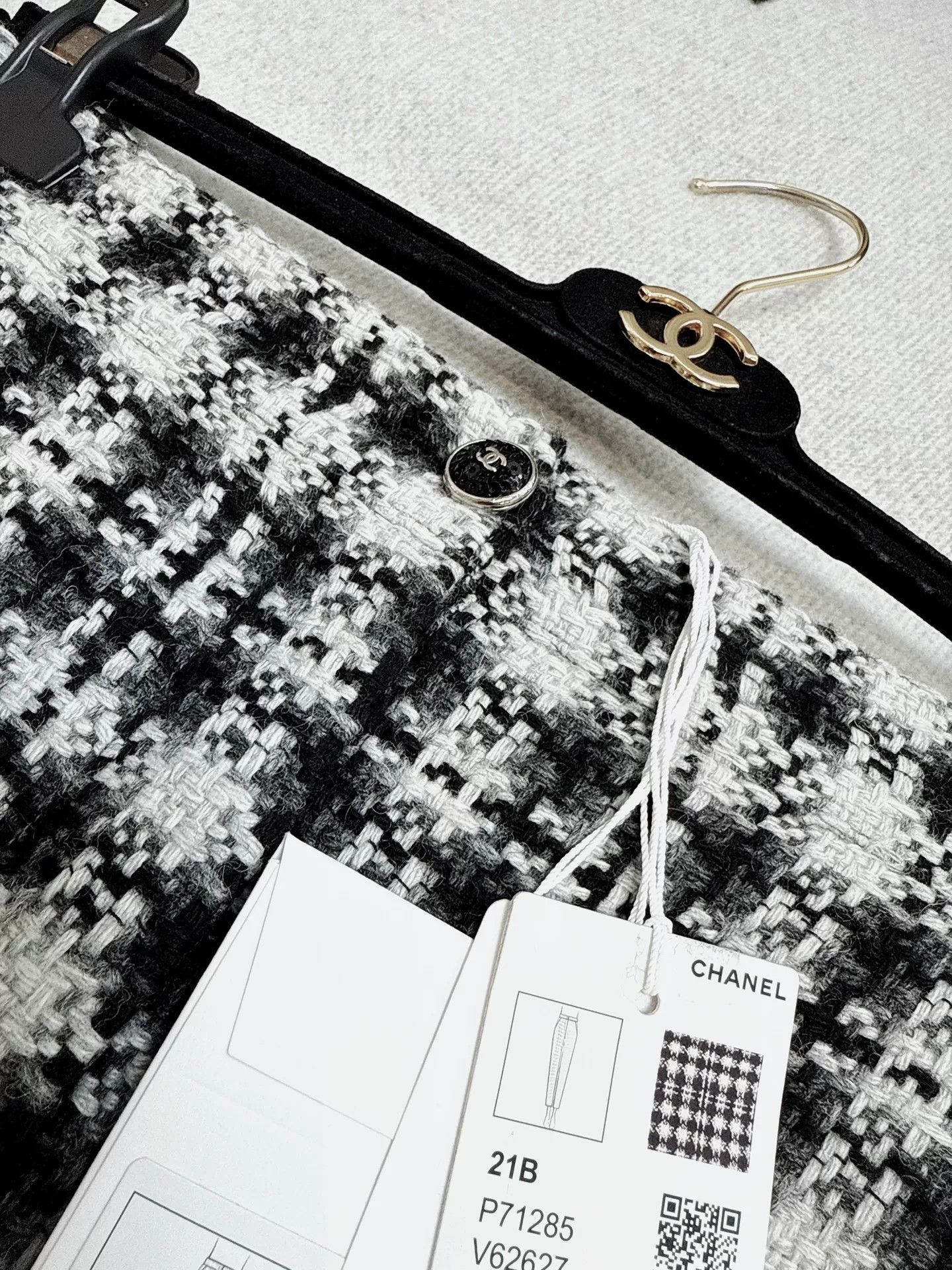 Chanel black and white houndstooth tweed pants Size US 34 / EU 50 - 3 Thumbnail