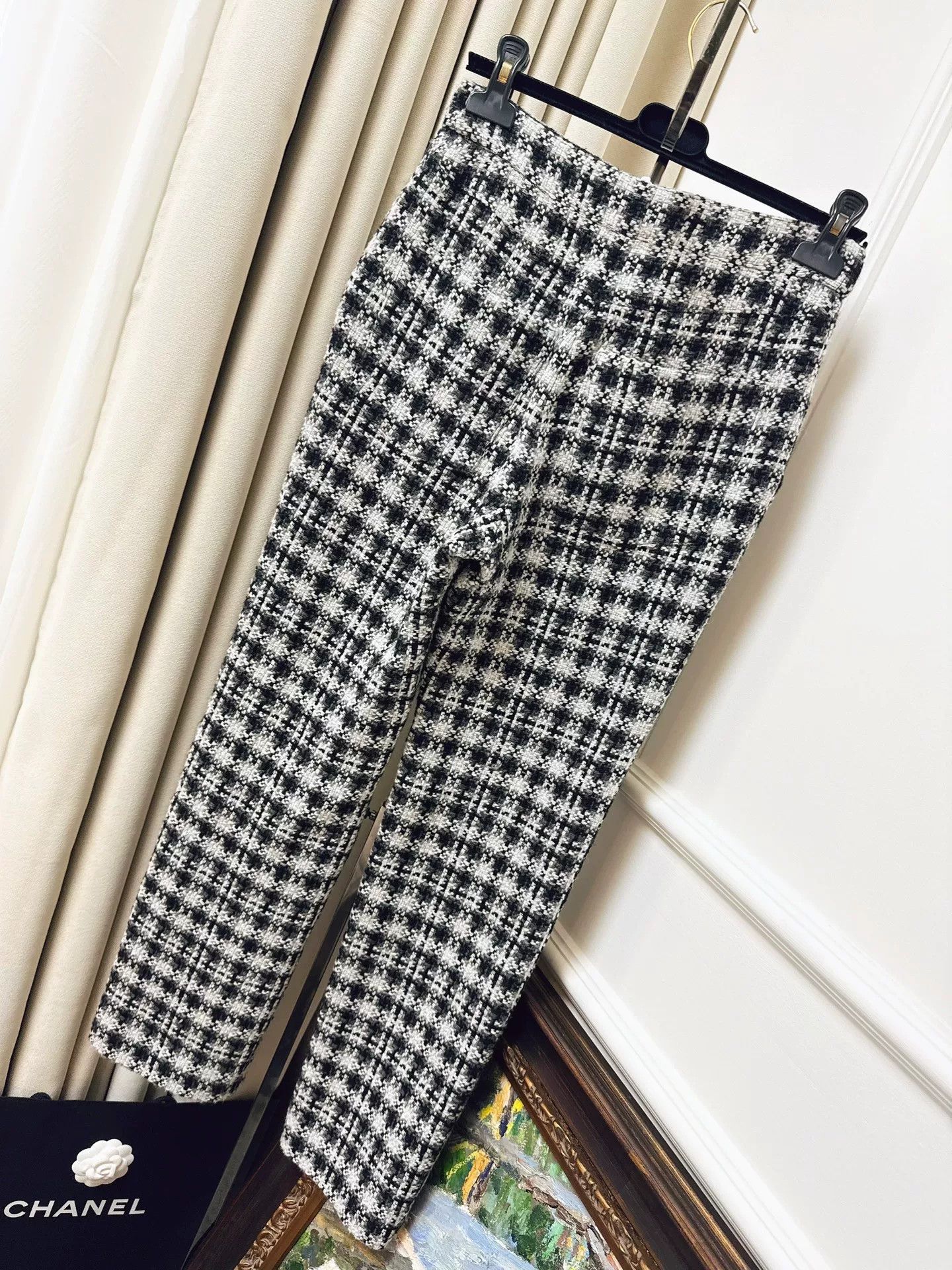 Chanel black and white houndstooth tweed pants Size US 34 / EU 50 - 2 Thumbnail