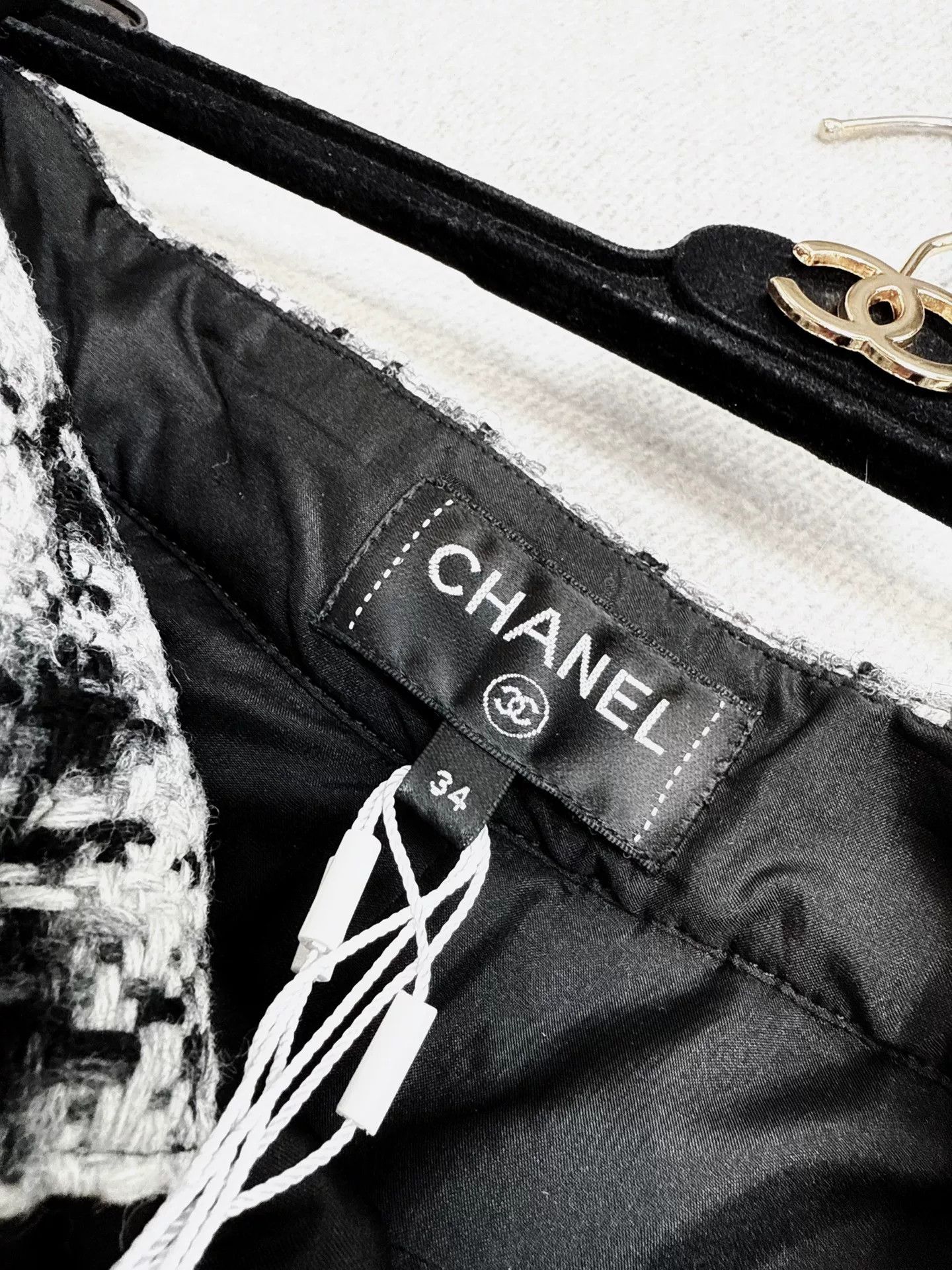 Chanel black and white houndstooth tweed pants Size US 34 / EU 50 - 4 Thumbnail