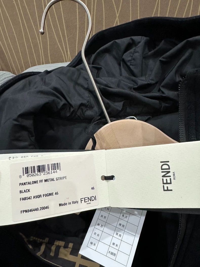 Fendi Fendi Monogram Down Jacket Size US M / EU 48-50 / 2 - 6 Thumbnail