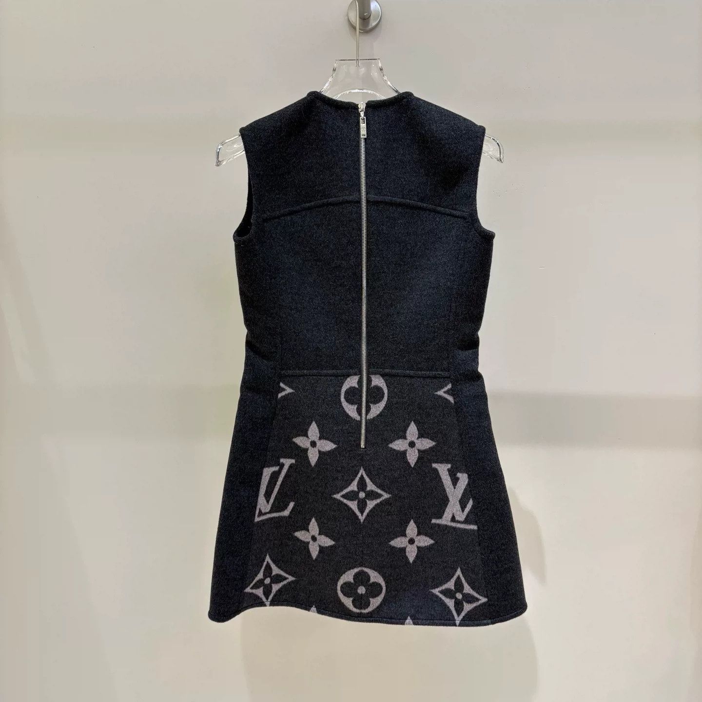 Louis Vuitton Louis Vuitton Sleeveless Monogram Dress Size US XS / EU 42 / 0 - 2 Thumbnail