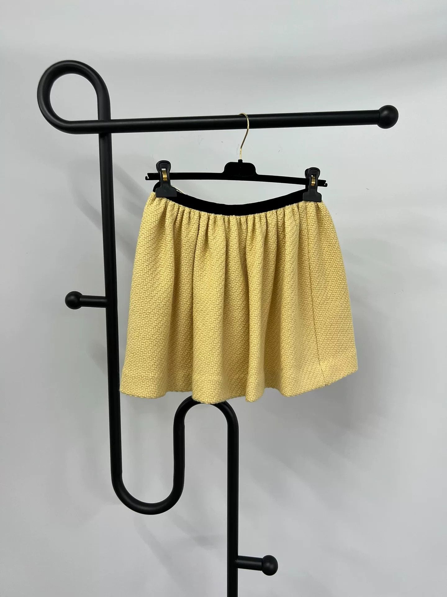 Chanel Chanel Yellow Belted Skirt Size US 34 / EU 50 - 2 Thumbnail