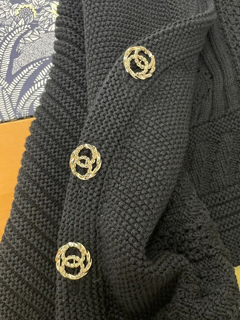 Chanel Chanel Black Gold Button Knit Crop Top Size US M / EU 48-50 / 2 - 2 Thumbnail