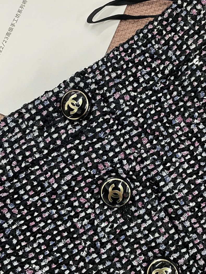 Chanel Chanel 23P Black Tweed Mini Skirt Size US 38 / EU 54 - 2 Thumbnail
