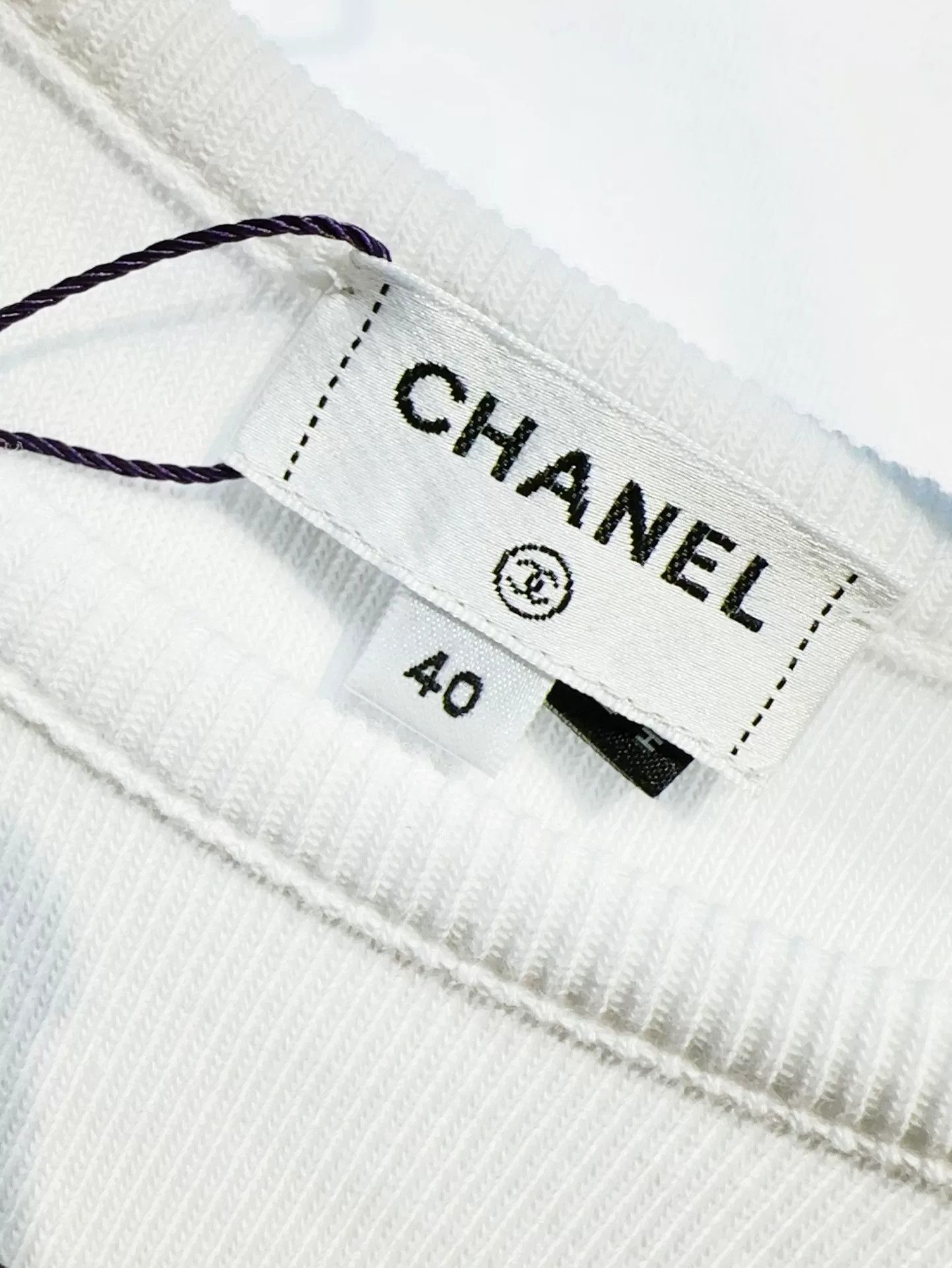 Chanel Chanel 23C Embroidered Sequin Short-Sleeve T-Shirt Size US L / EU 52-54 / 3 - 5 Thumbnail