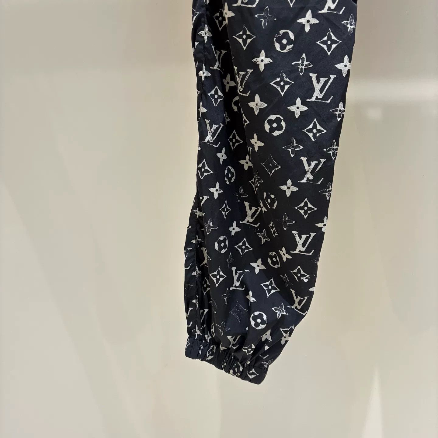 Louis Vuitton Louis Vuitton Black White Print Joggers Size US 36 / EU 52 - 4 Thumbnail