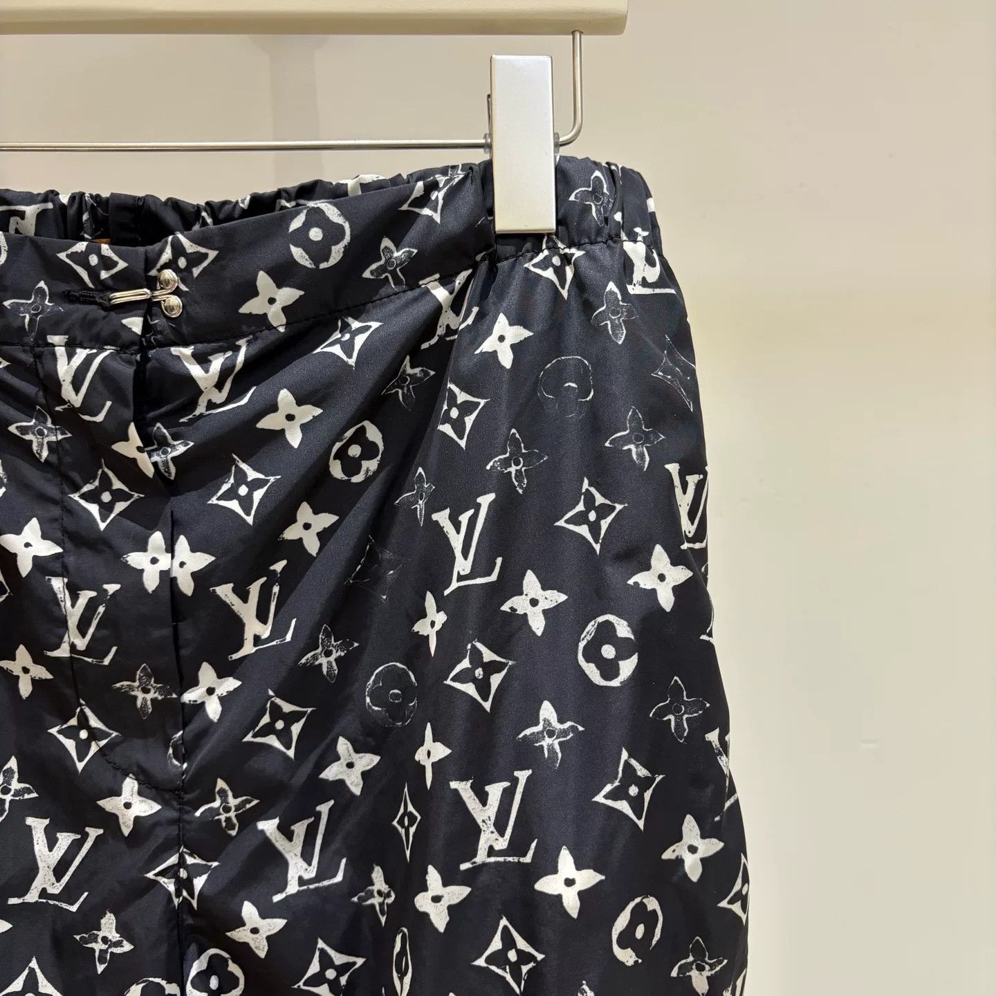 Louis Vuitton Louis Vuitton Black White Print Joggers Size US 36 / EU 52 - 5 Thumbnail