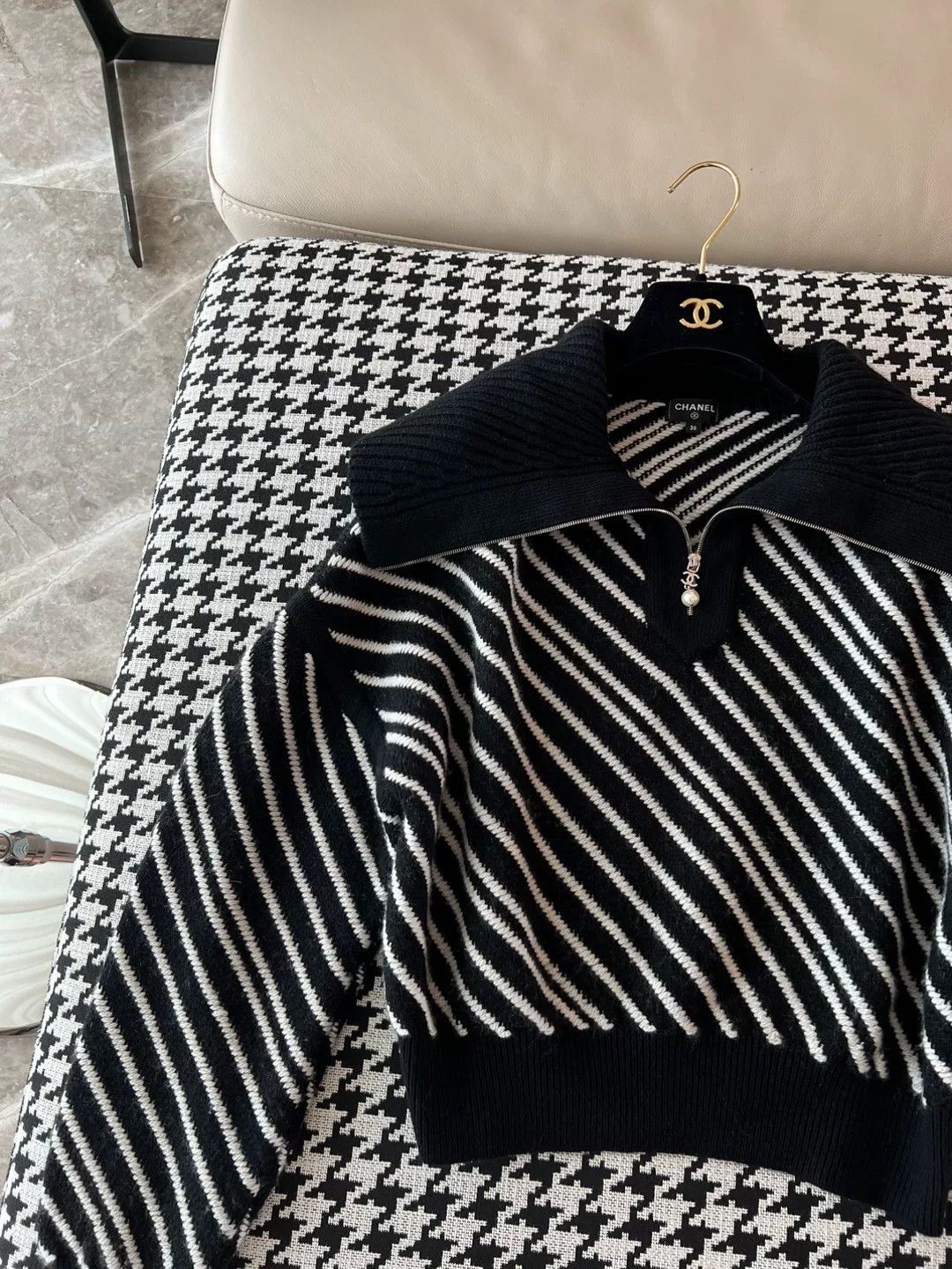 Chanel Chanel Black Striped Cashmere Sweater Size US S / EU 44-46 / 1 - 5 Thumbnail