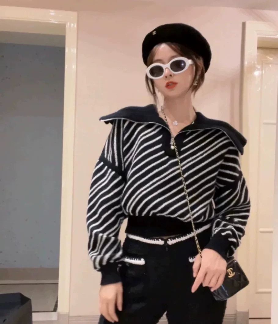 Chanel Chanel Black Striped Cashmere Sweater Size US S / EU 44-46 / 1 - 7 Thumbnail