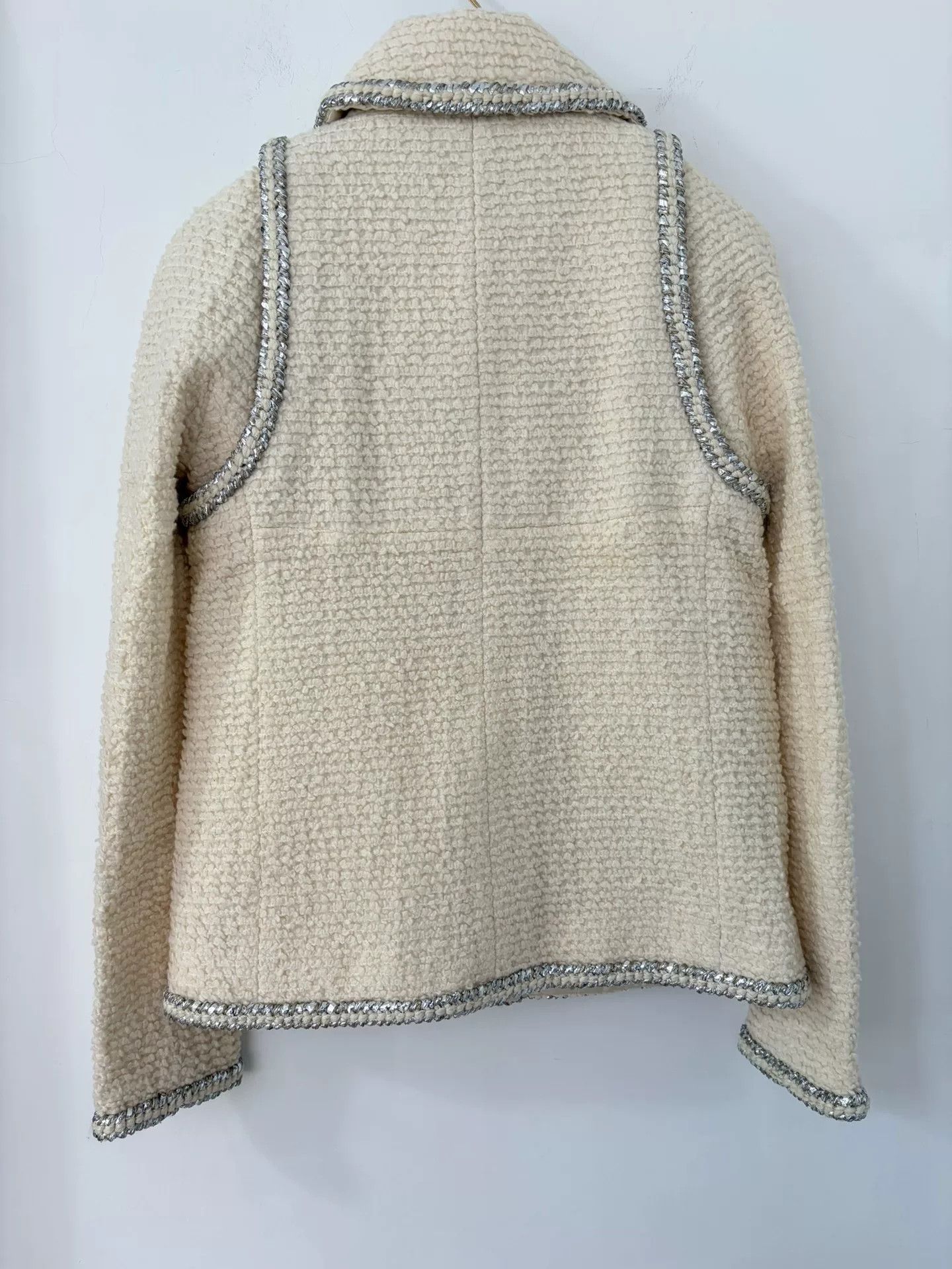 Chanel Chanel Beige Tweed Pearl Button Jacket Size US S / EU 44-46 / 1 - 2 Thumbnail