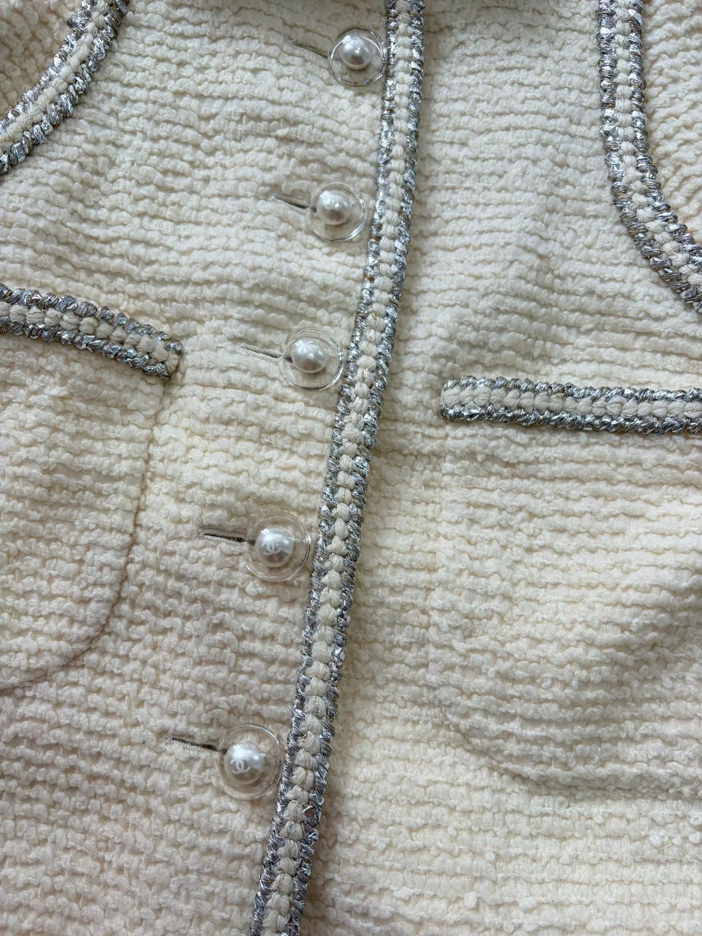 Chanel Chanel Beige Tweed Pearl Button Jacket Size US S / EU 44-46 / 1 - 3 Thumbnail
