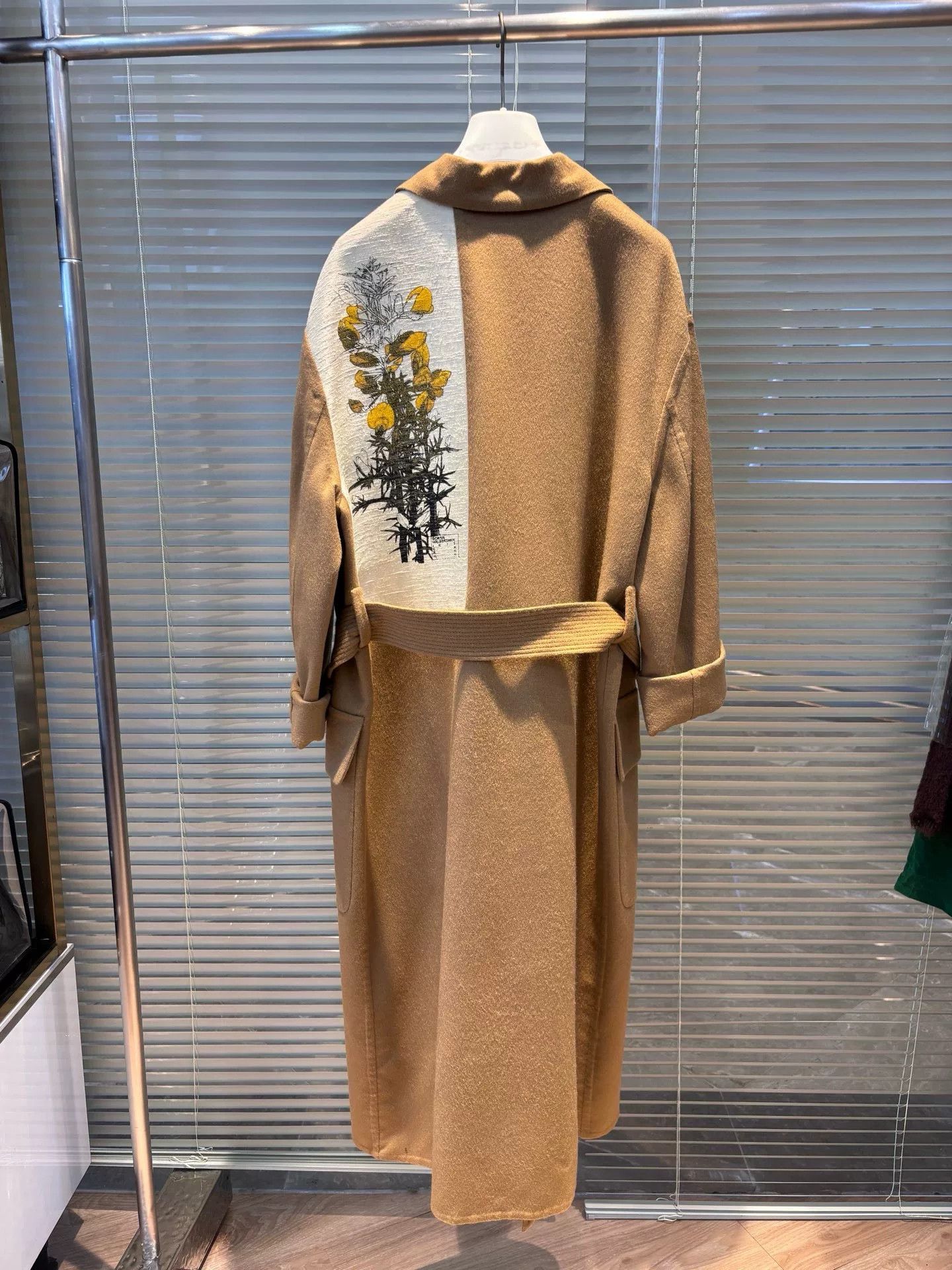 Loewe Loewe Camel Floral Wool Coat Size US XS / EU 42 / 0 - 3 Thumbnail