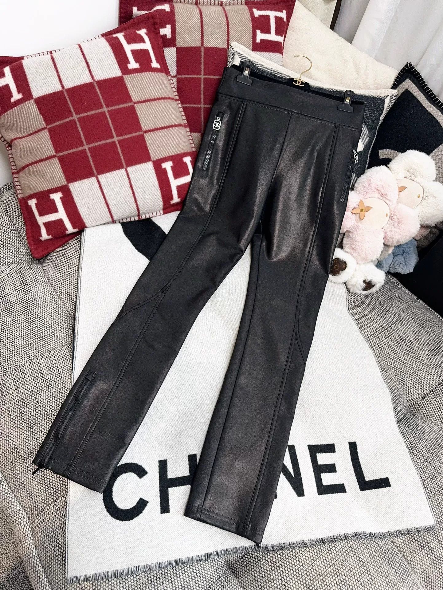 Chanel Chanel Coco Neige Black Coated Skinny Pants Size US 38 / EU 54 - 3 Thumbnail