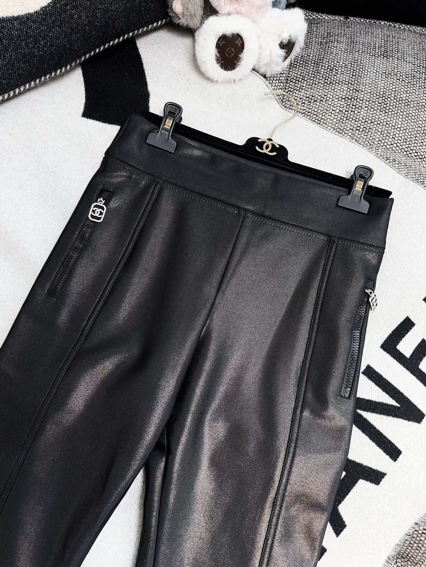 Chanel Chanel Coco Neige Black Coated Skinny Pants Size US 38 / EU 54 - 7 Thumbnail