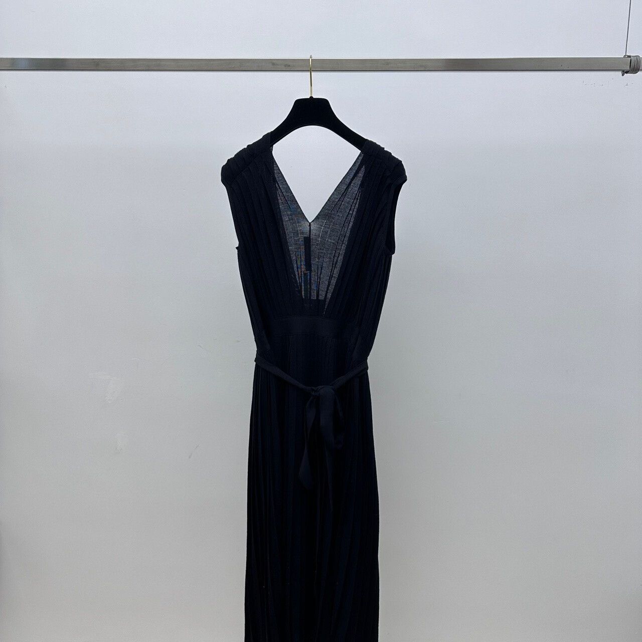 Dior dior deep v sleeveless dress 34 size Size US 34 / EU 50 - 2 Thumbnail