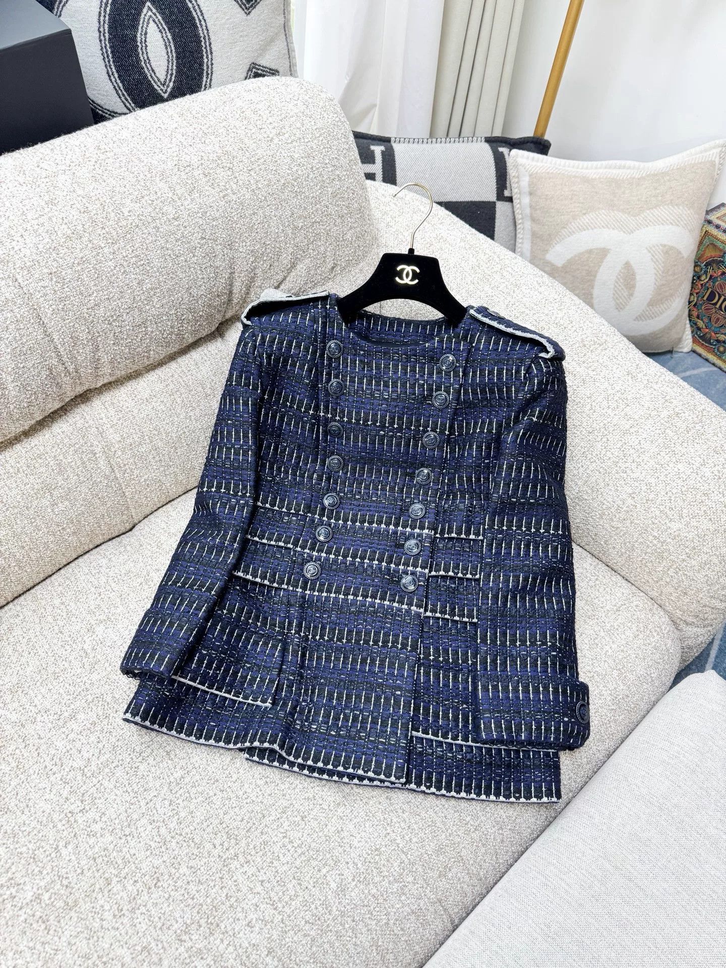 Chanel Chanel Blue Woven Double-Breasted Jacket Size US M / EU 48-50 / 2 - 2 Thumbnail