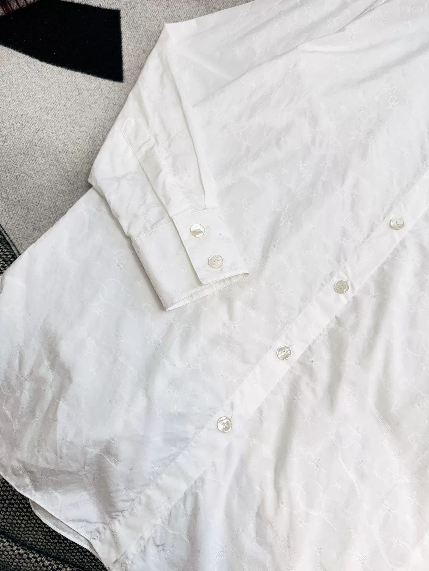 Chanel white long sleeve shirt with star logo Size US L / EU 52-54 / 3 - 4 Thumbnail