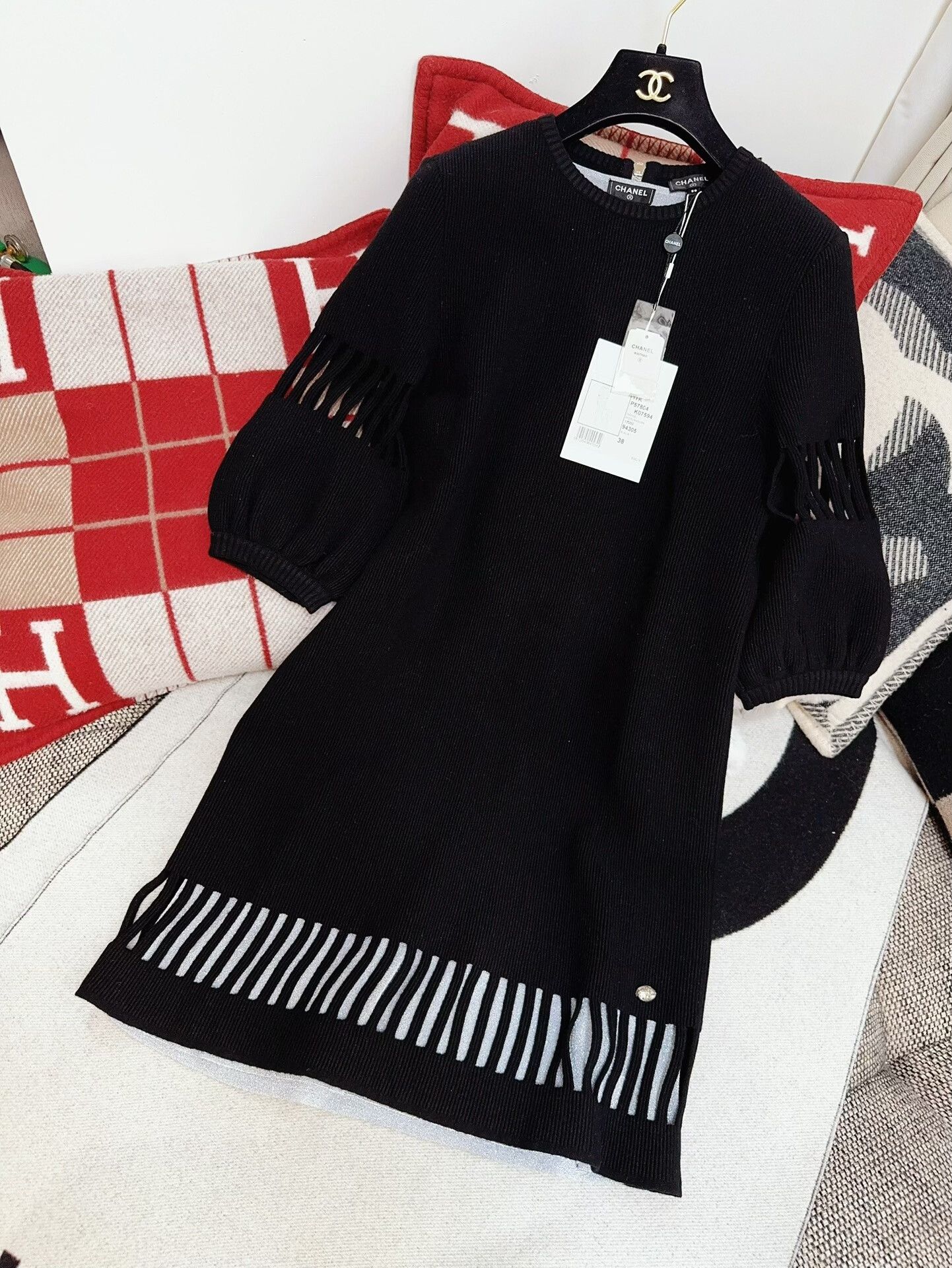 Chanel black lantern sleeve lace dress Size US M / EU 48-50 / 2 - 9 Thumbnail