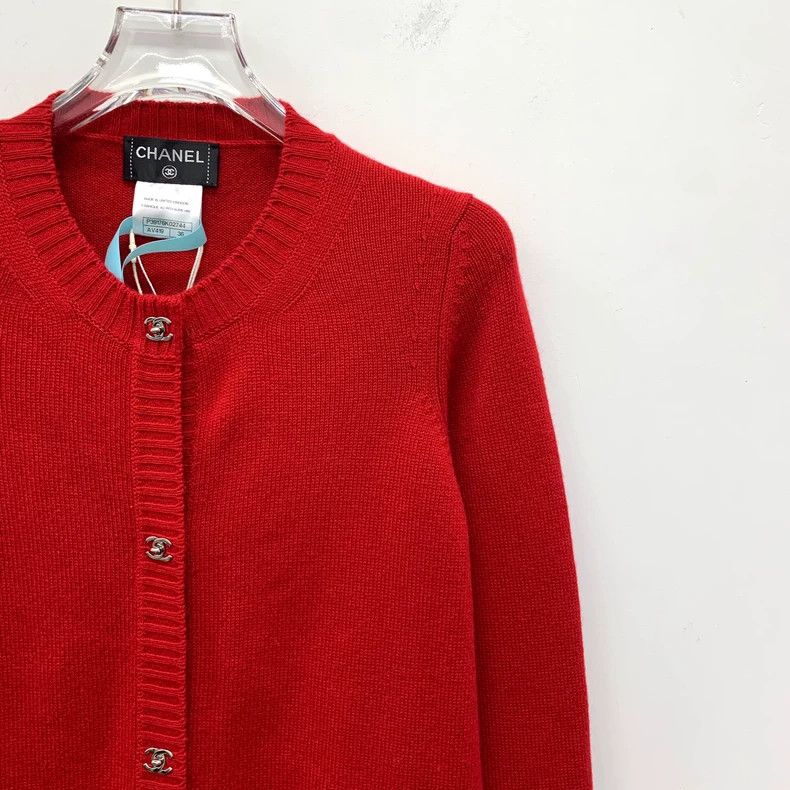 Chanel Chanel Red Cashmere Logo Cardigan Size US XS / EU 42 / 0 - 3 Thumbnail