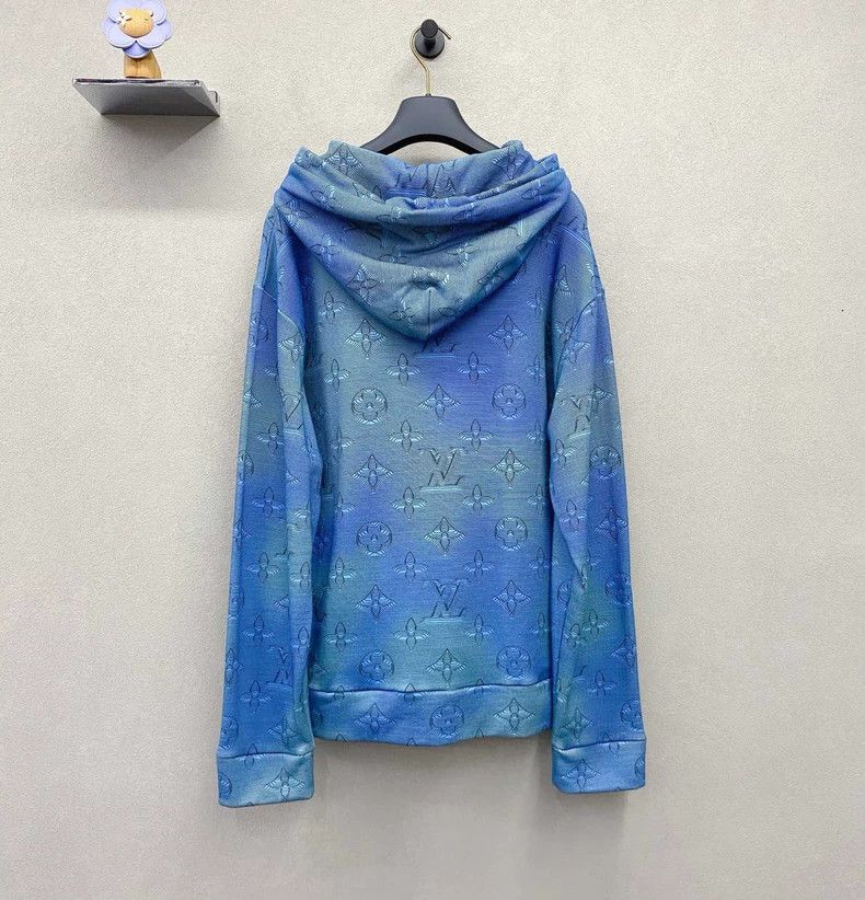 Louis Vuitton Louis Vuitton Blue Gradient Logo Hoodie Size US M / EU 48-50 / 2 - 3 Thumbnail