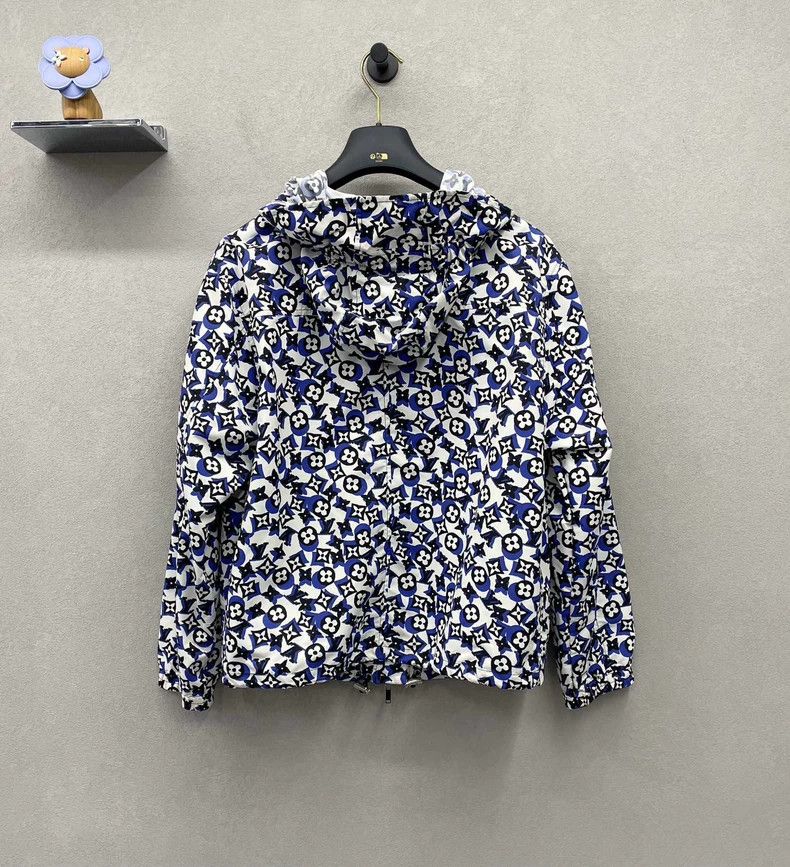 Louis Vuitton LV Monogram Print Size US S / EU 44-46 / 1 - 4 Thumbnail