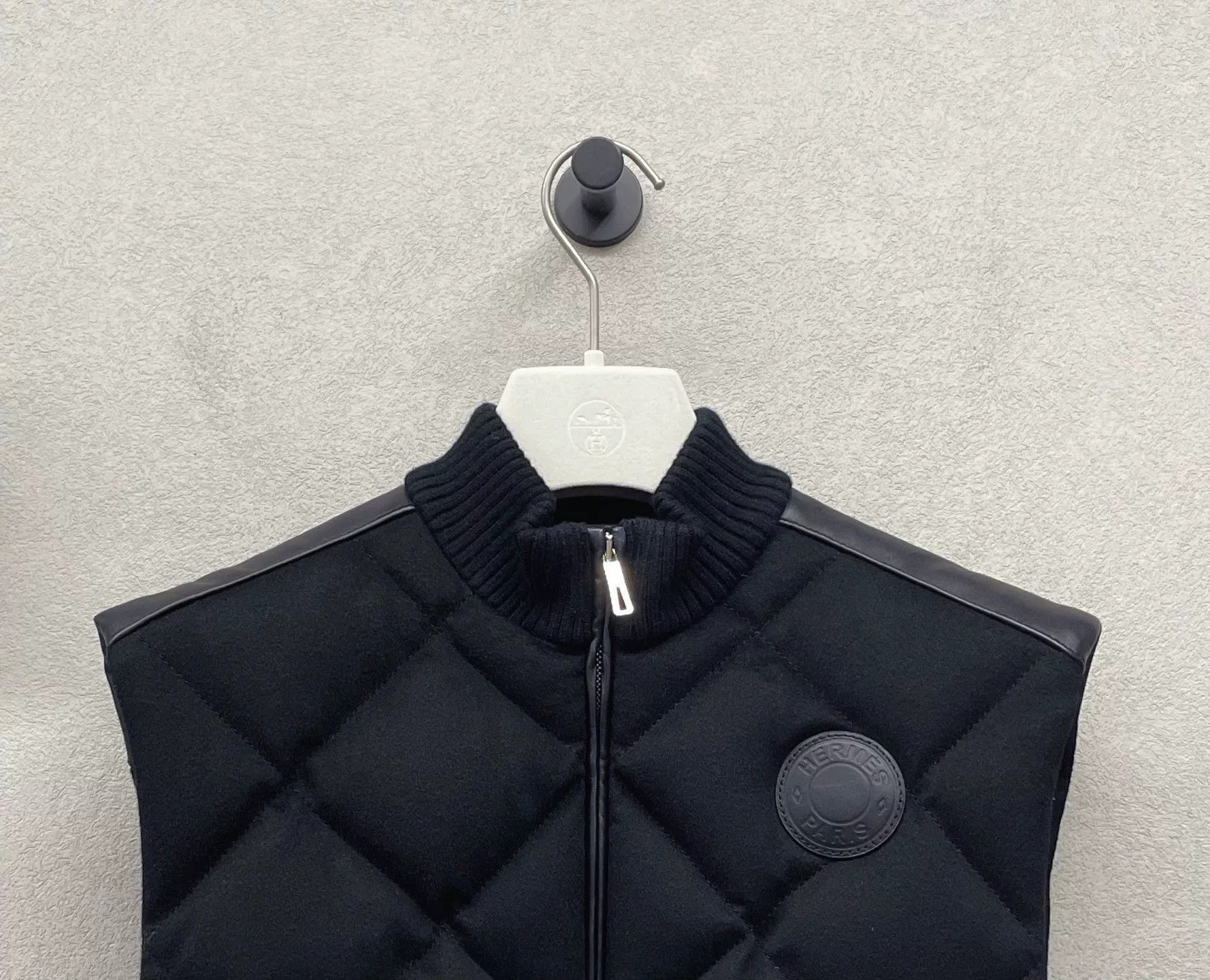 Hermes Hermes Black Sleeveless Down Vest Size US XS / EU 42 / 0 - 5 Thumbnail