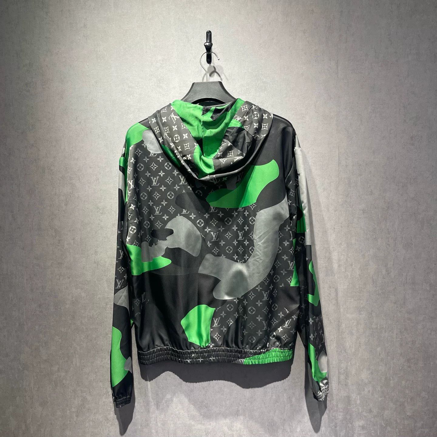 Louis Vuitton LV FW23 Gray Green Camo Windbreaker Size US XL / EU 56 / 4 - 2 Thumbnail