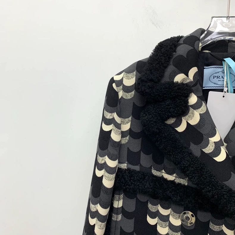 Prada Prada Wool Printed Double-Breasted Coat Size US S / EU 44-46 / 1 - 3 Thumbnail