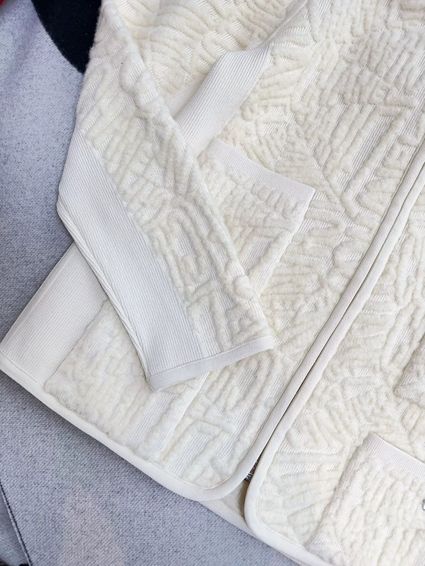 Chanel Chanel 21N Coco Neige Logo Jacket Size US M / EU 48-50 / 2 - 5 Thumbnail